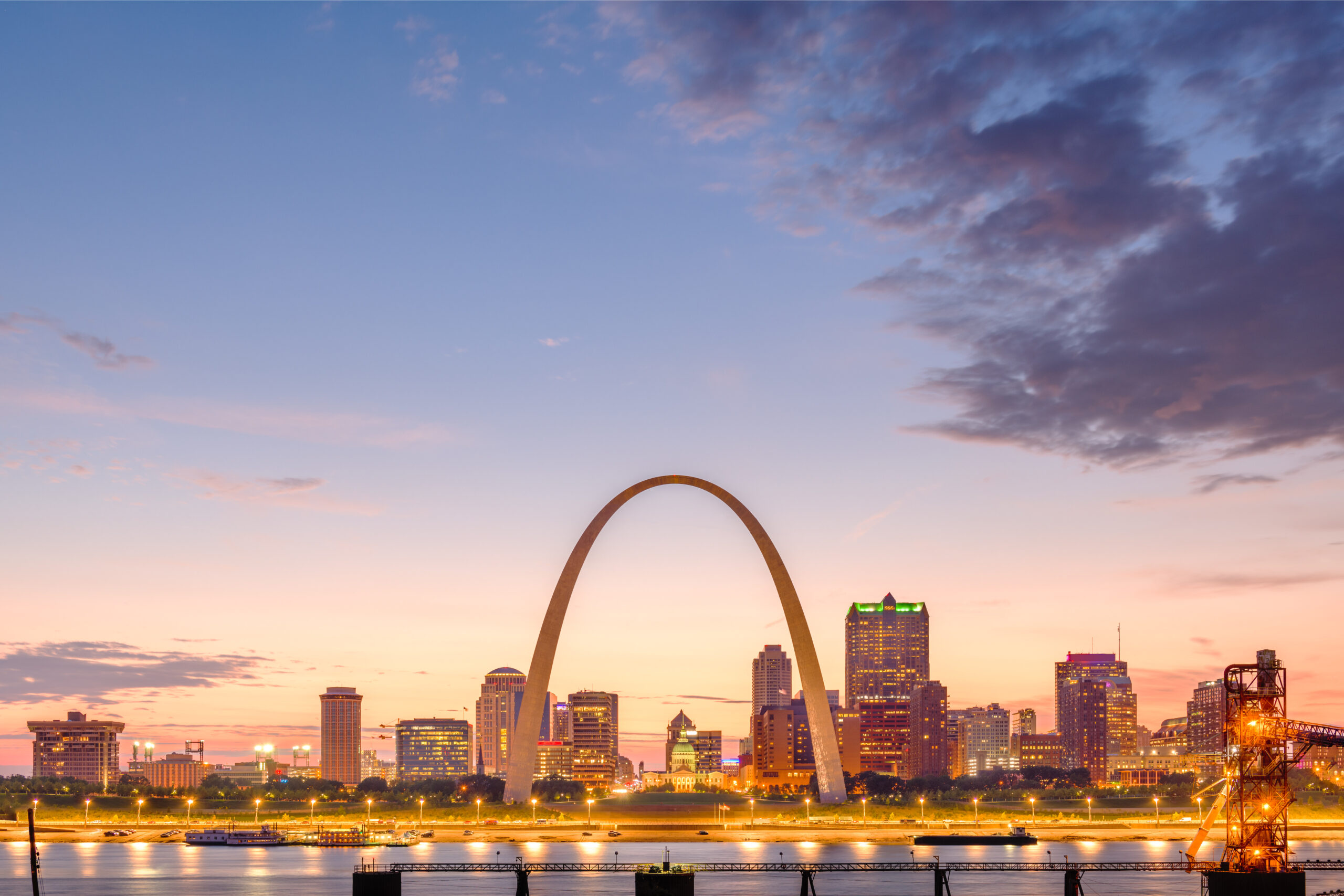 St. Louis Skyline, Colleagues welcome visitors, Springtime, Top 40 list, 2560x1710 HD Desktop