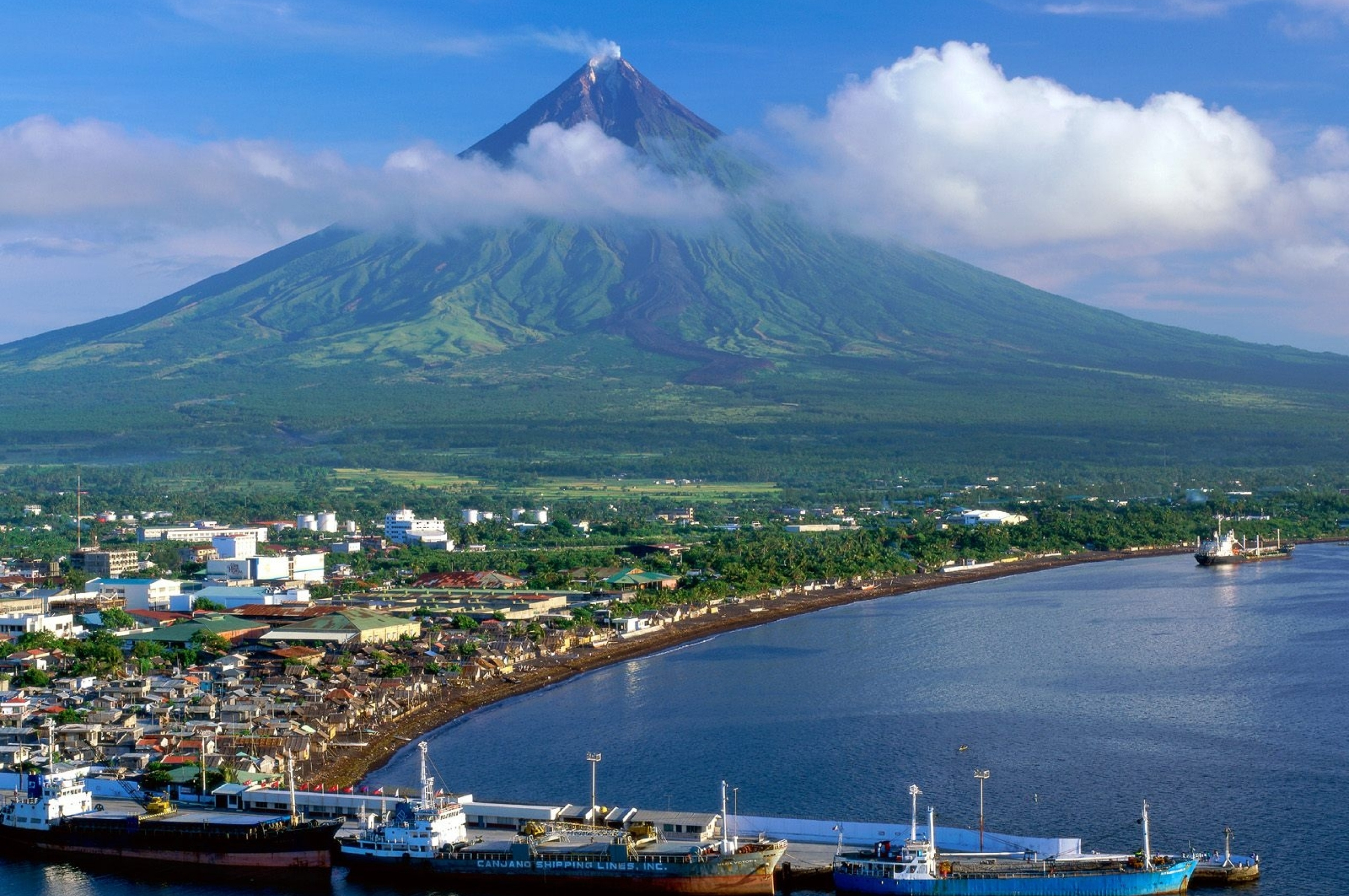 Mayon volcano, 3D wallpapers, HD images, Desktop wallpaper, 2560x1700 HD Desktop