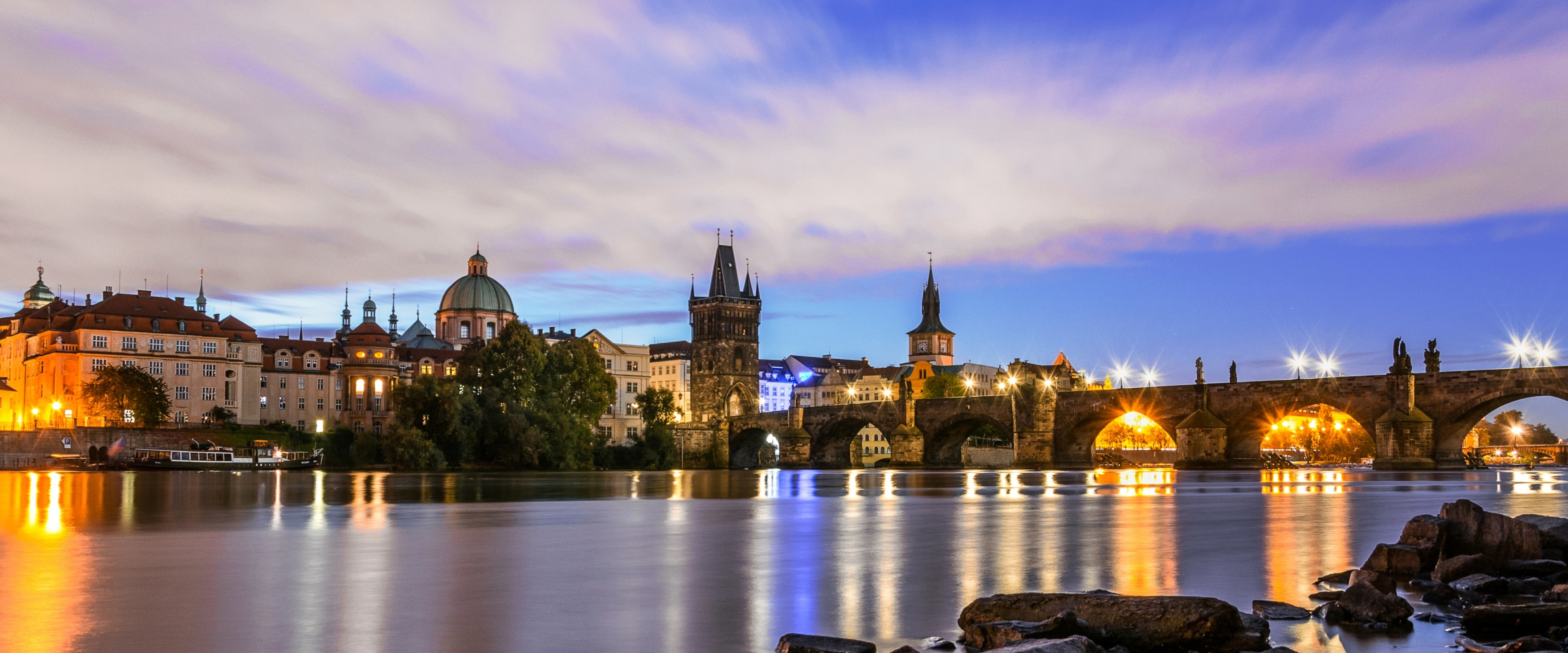 Charles Bridge Prague, 4K HD wallpapers, Breathtaking view, 3840x1600 Dual Screen Desktop