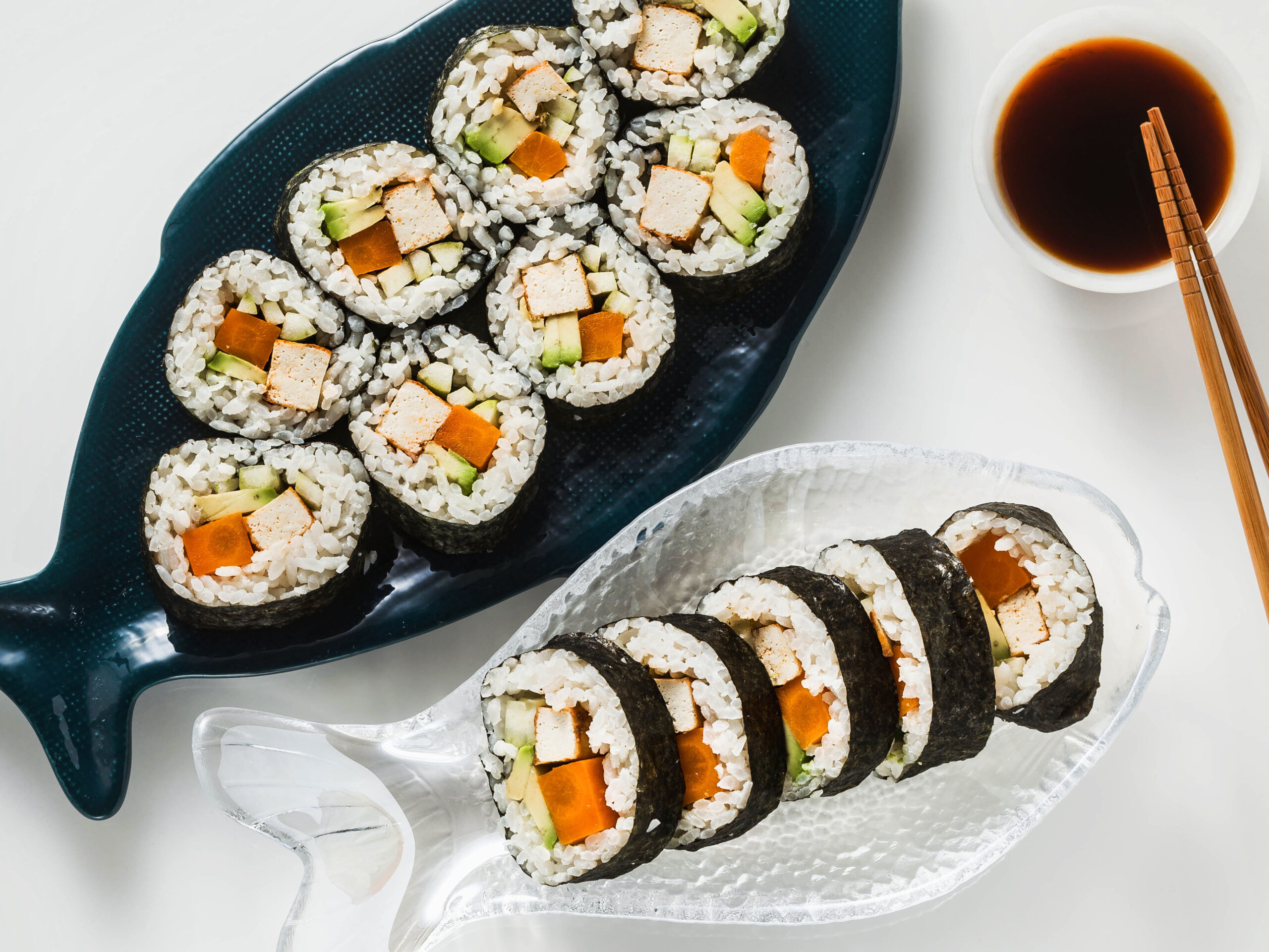 Sushi: Gimbap, a Korean dish made from cooked rice, vegetables, fish, and meat rolled in gim. 2560x1920 HD Background.