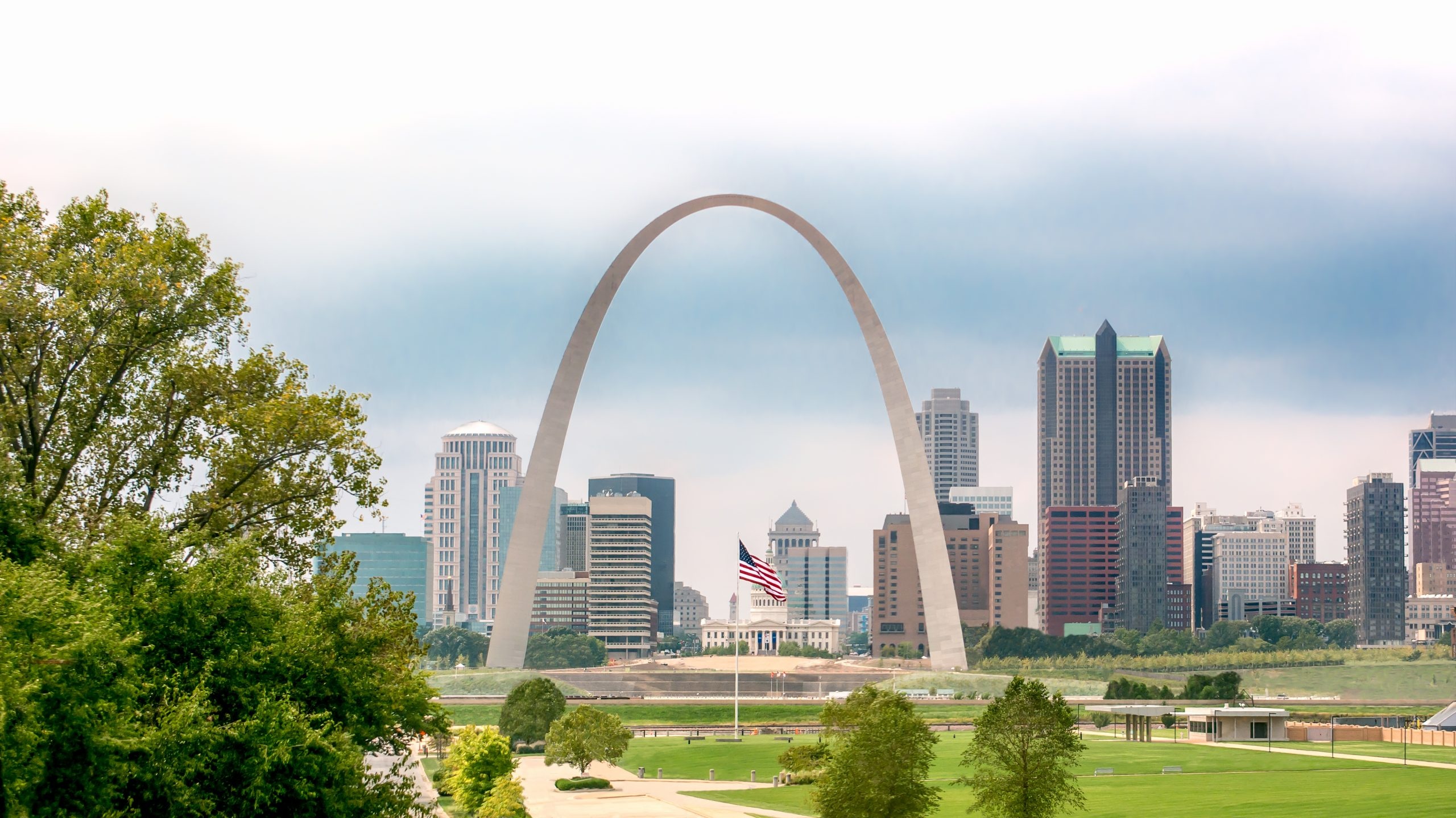 Gateway Arch, Drones study, Laser cleaning, Architectural marvel, 2560x1440 HD Desktop