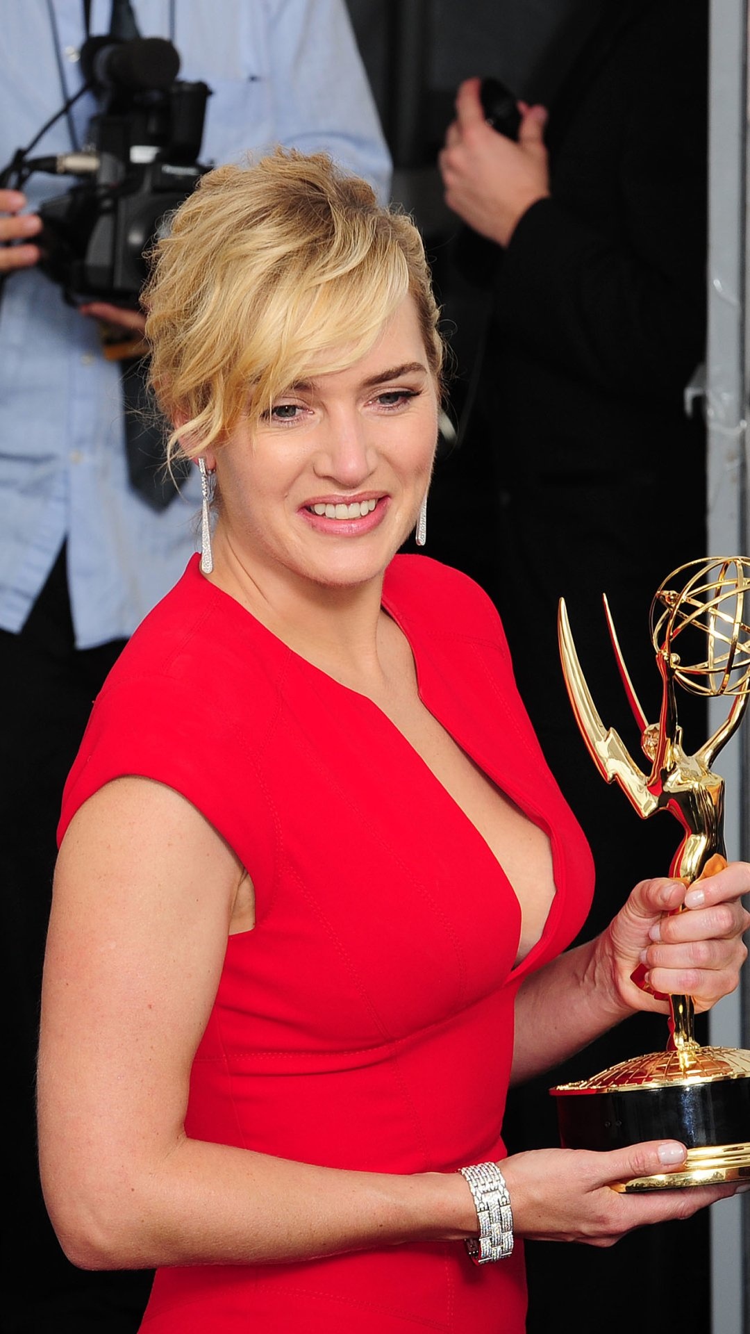 Celebrity Kate Winslet, Iconic actress, Memorable performances, Talented star, 1080x1920 Full HD Phone
