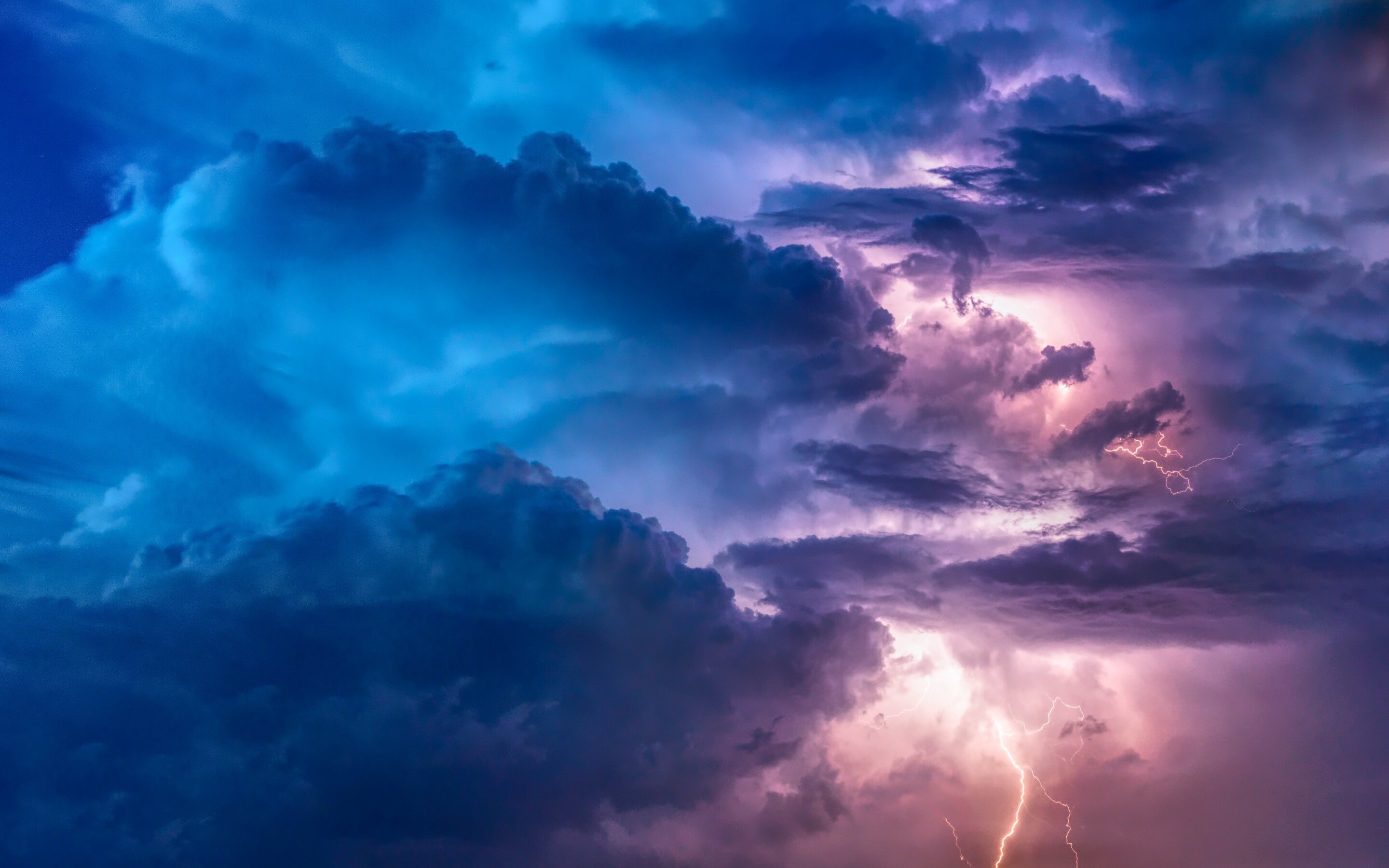 Thunderstorm in 4K, Flashing lightning, Stormy clouds, Captivating nature, 2880x1800 HD Desktop