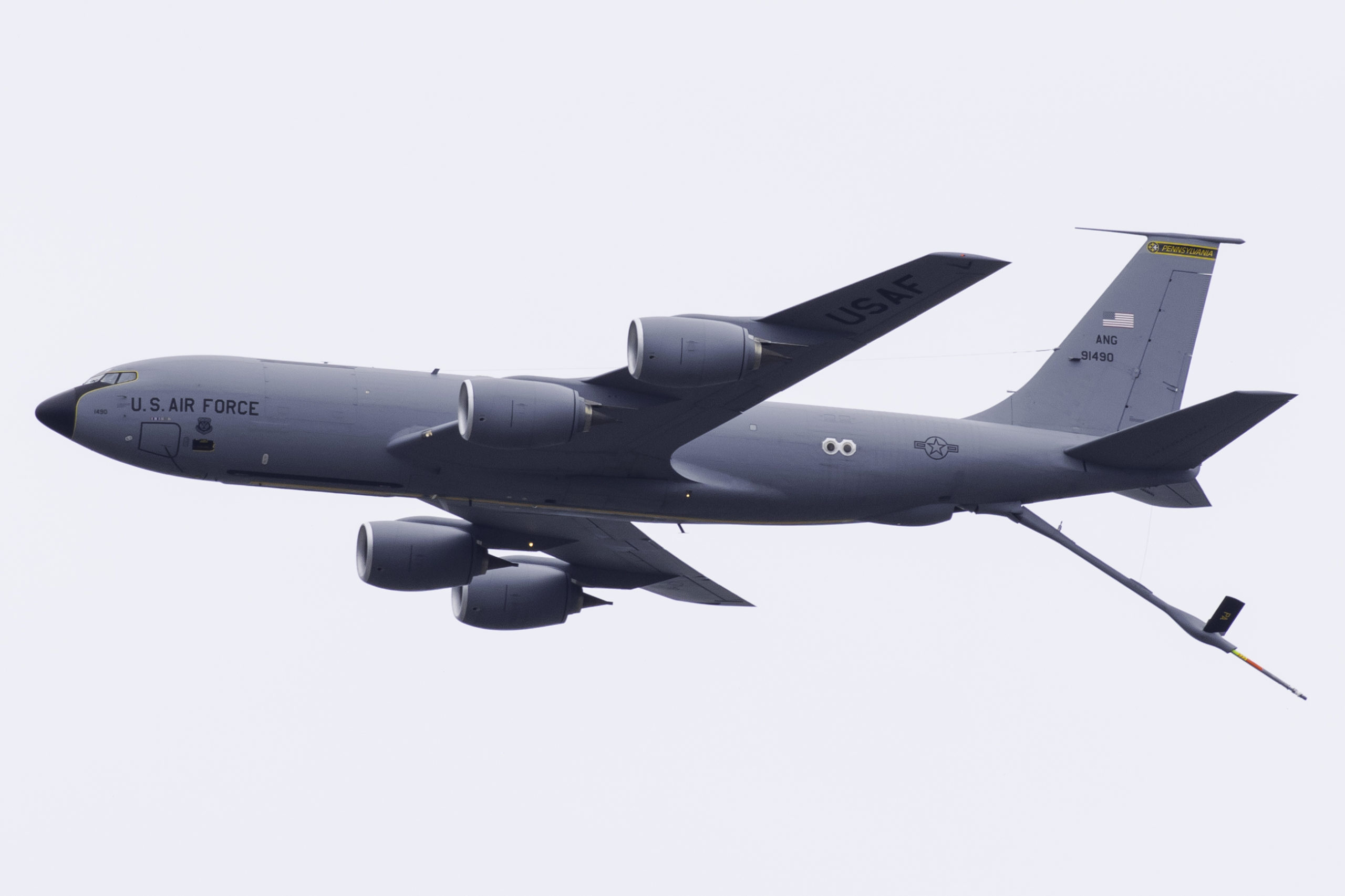 KC-135 Stratotanker flyovers, Salute to health workers, Spectacular display, 2560x1710 HD Desktop