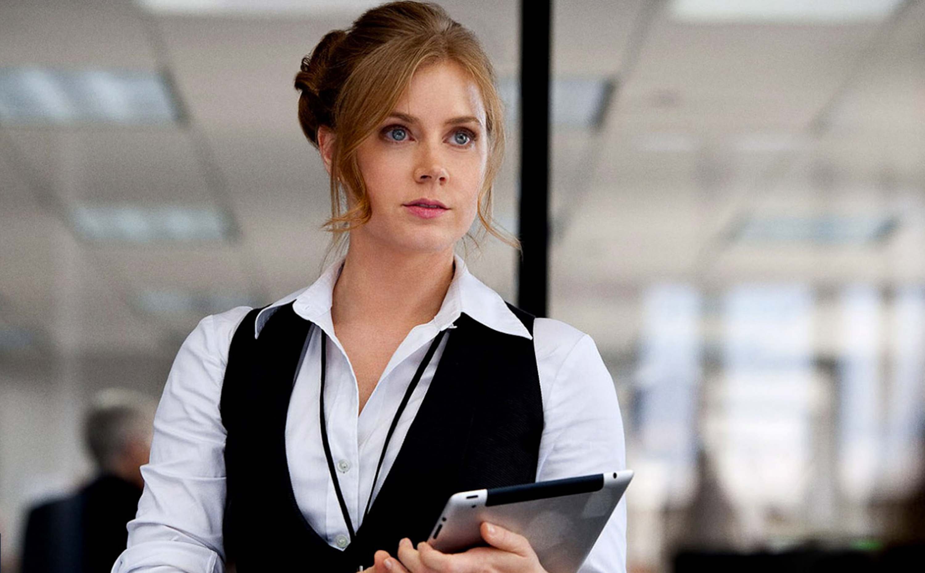 Amy Adams (Lois Lane): A reporter for the Daily Planet and love interest of Clark Kent. 3000x1860 HD Background.