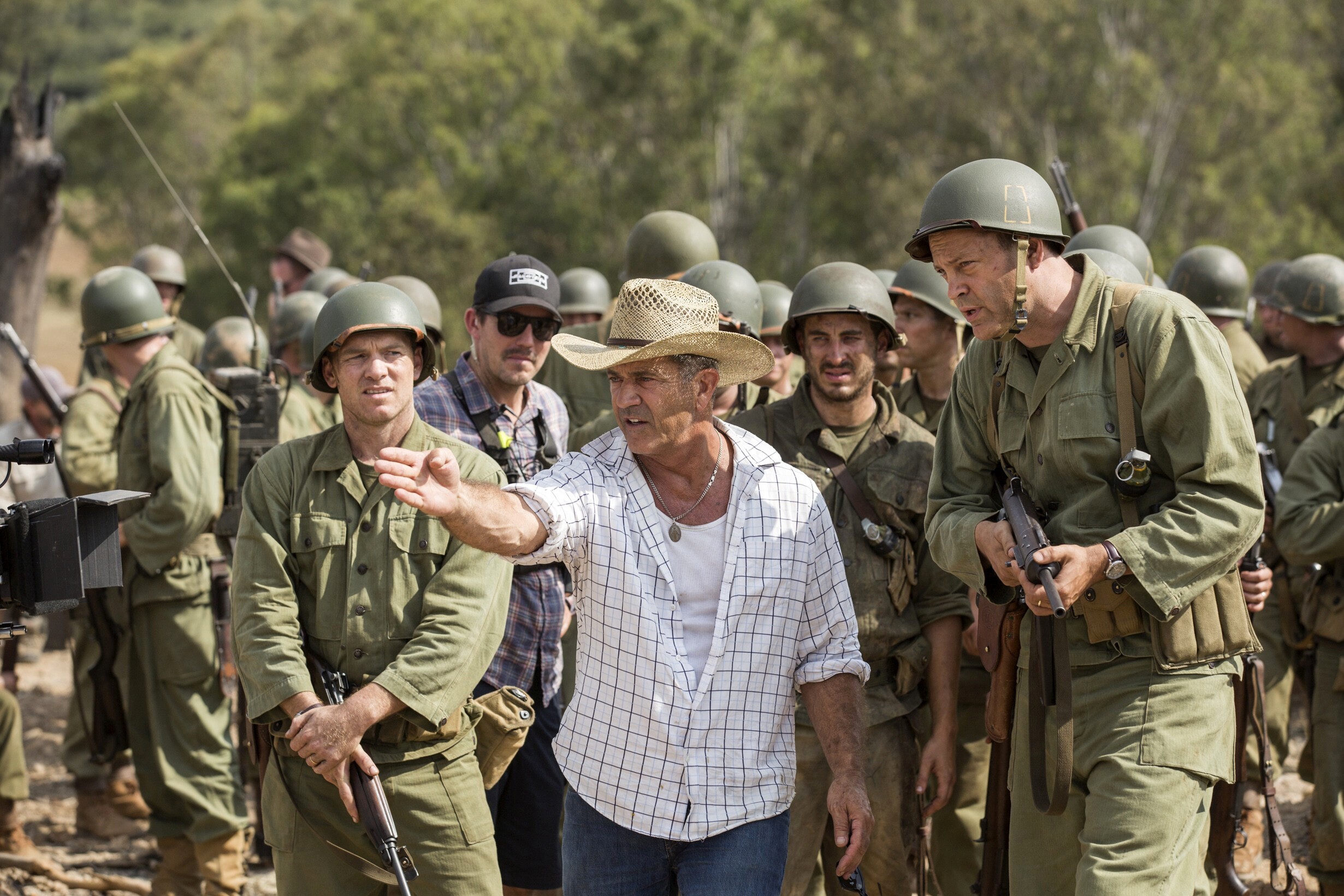 Hacksaw Ridge: Vince Vaughn and director Mel Gibson on the set, Movie. 2470x1650 HD Background.