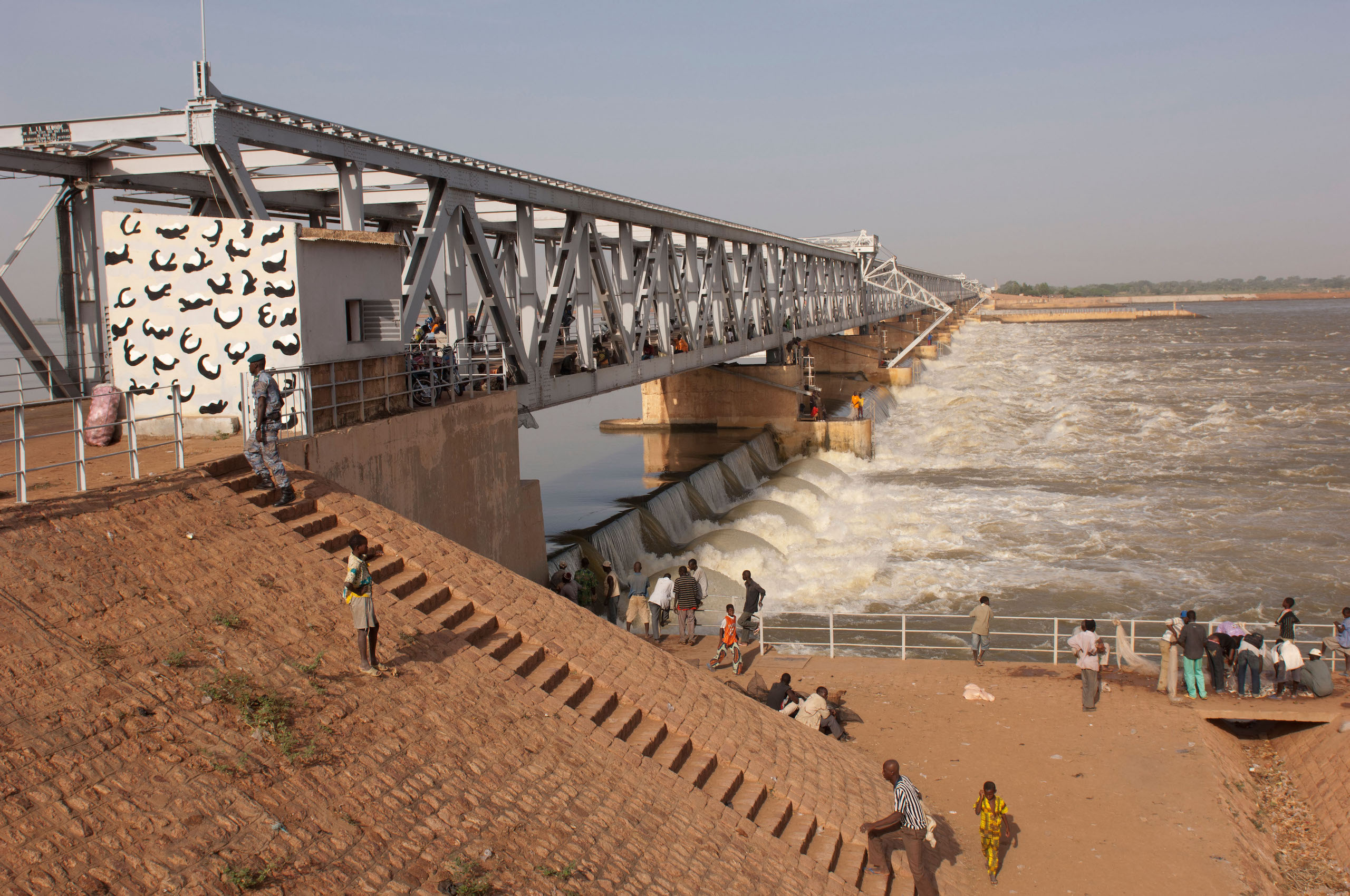 Niger River, China edging away, massive dam, Niger River, 2560x1700 HD Desktop