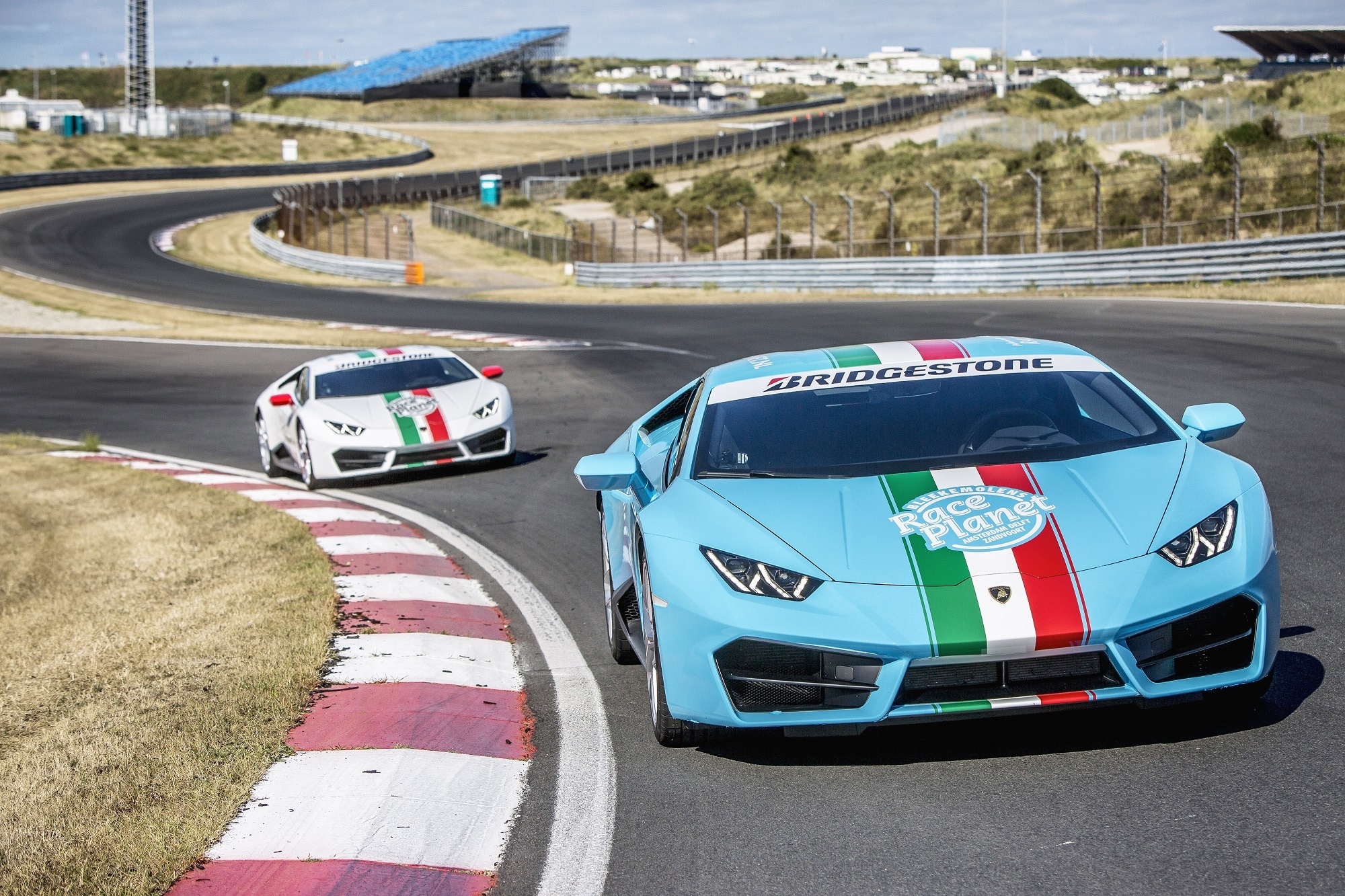 Lamborghini Huracan, Track experience, Race Planet event, Thrilling performance, 2000x1340 HD Desktop