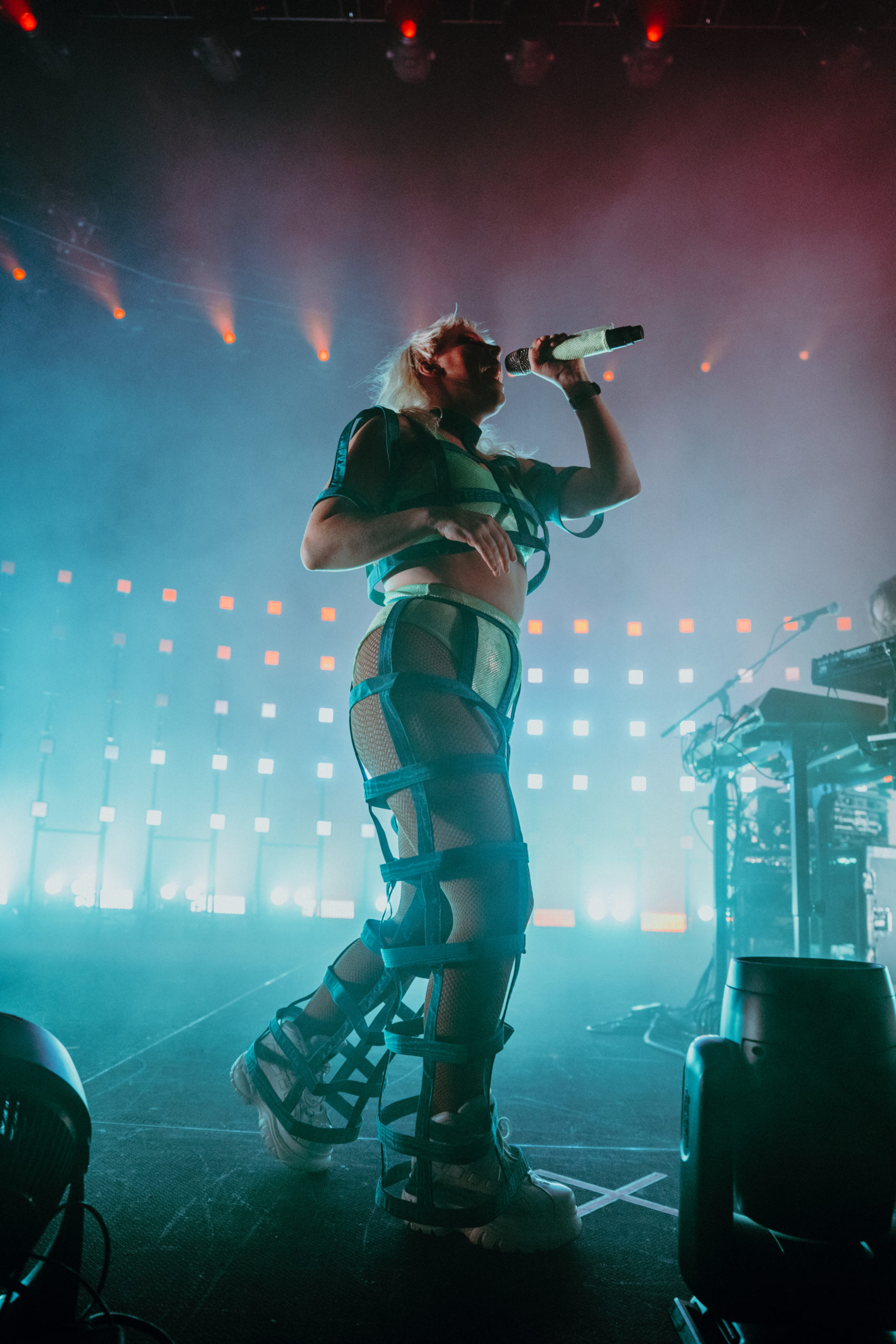 Sylvan Esso, Captivating photos, Live at the Anthem, District Fray, 1710x2560 HD Handy