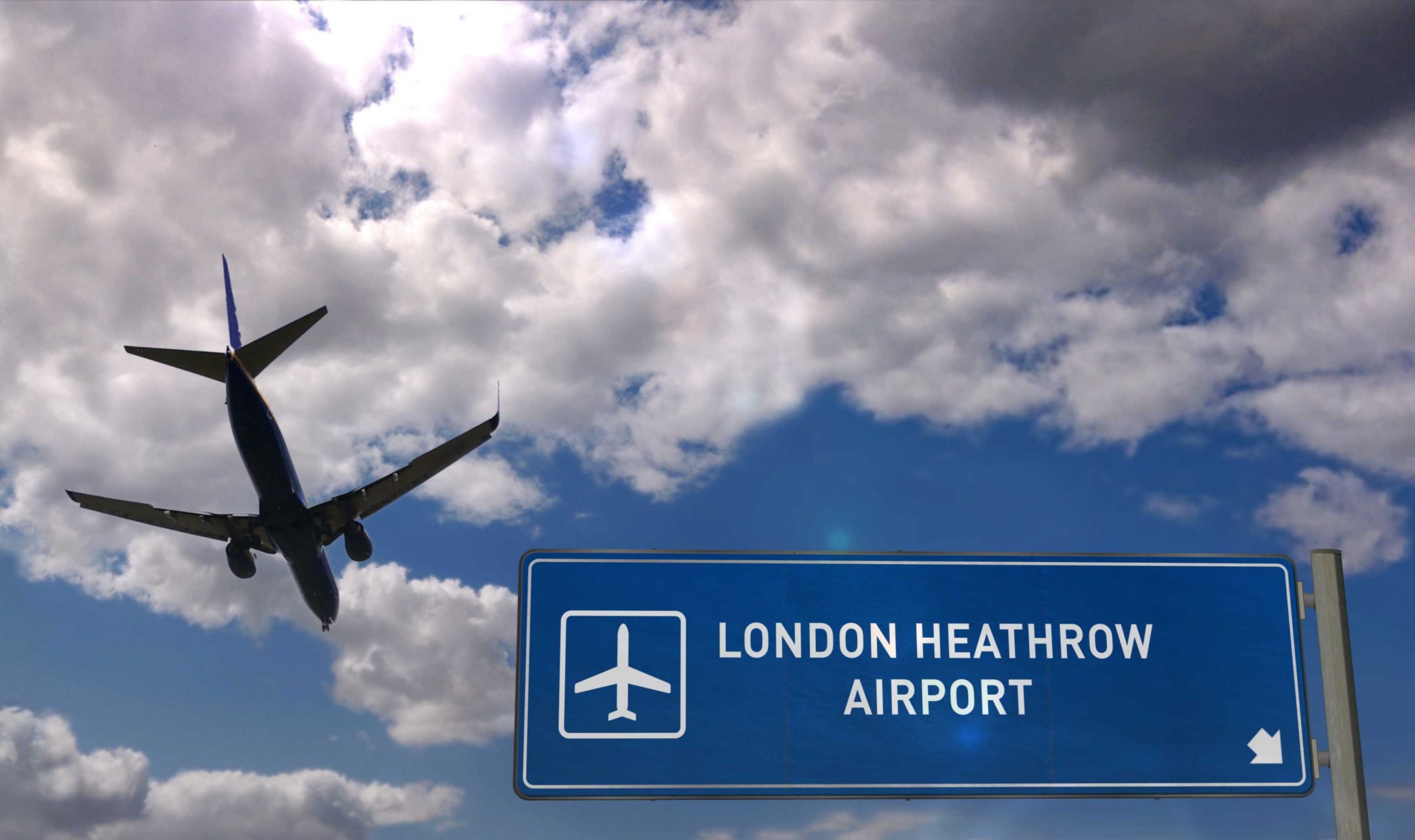 London Heathrow Airport, Baggage handlers strike, Pay rate dispute, Travel disruptions, 2560x1530 HD Desktop