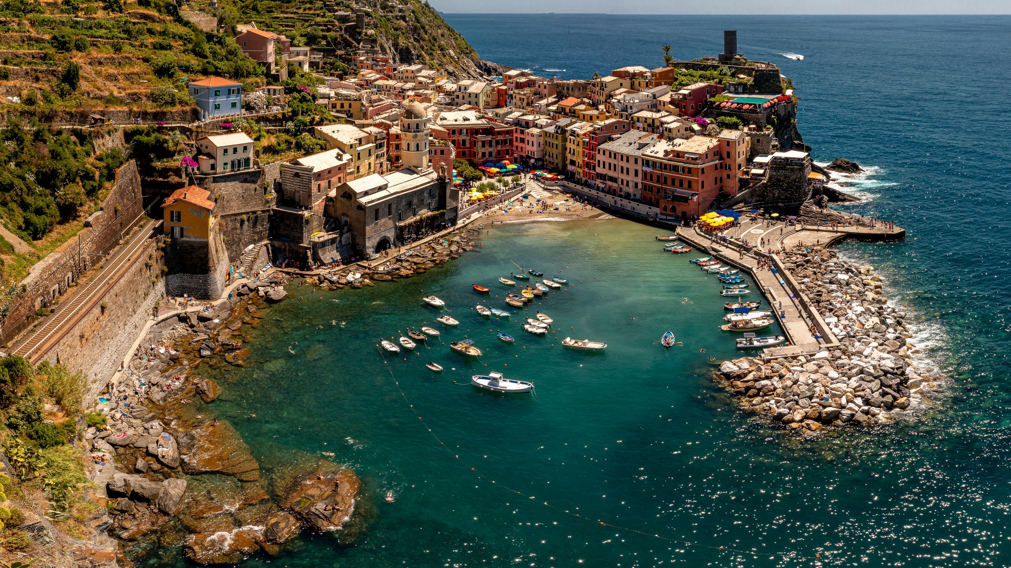 Mediterranean Sea, Italy's coastline, Vernazza bay, Boat on the water, 3840x2160 4K Desktop