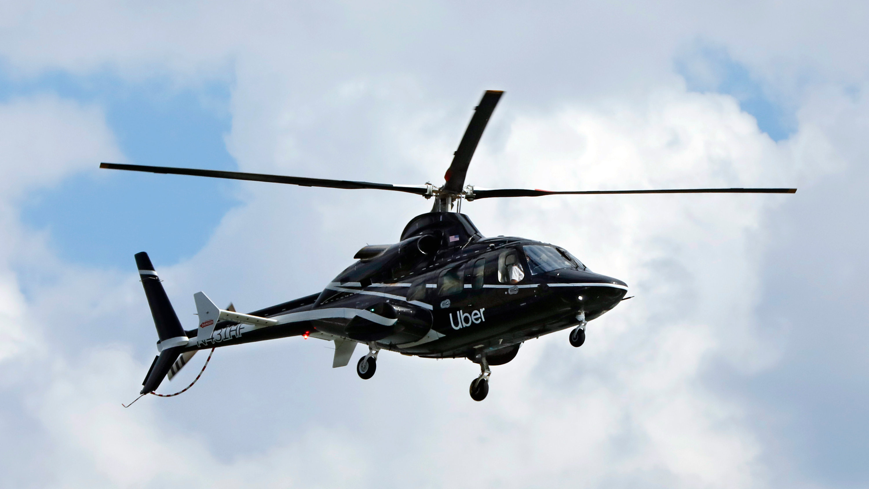 Somewhere Between a Shared Cab and a Private Jet, It's the Commuter Helicopter - The New York Times 3000x1690