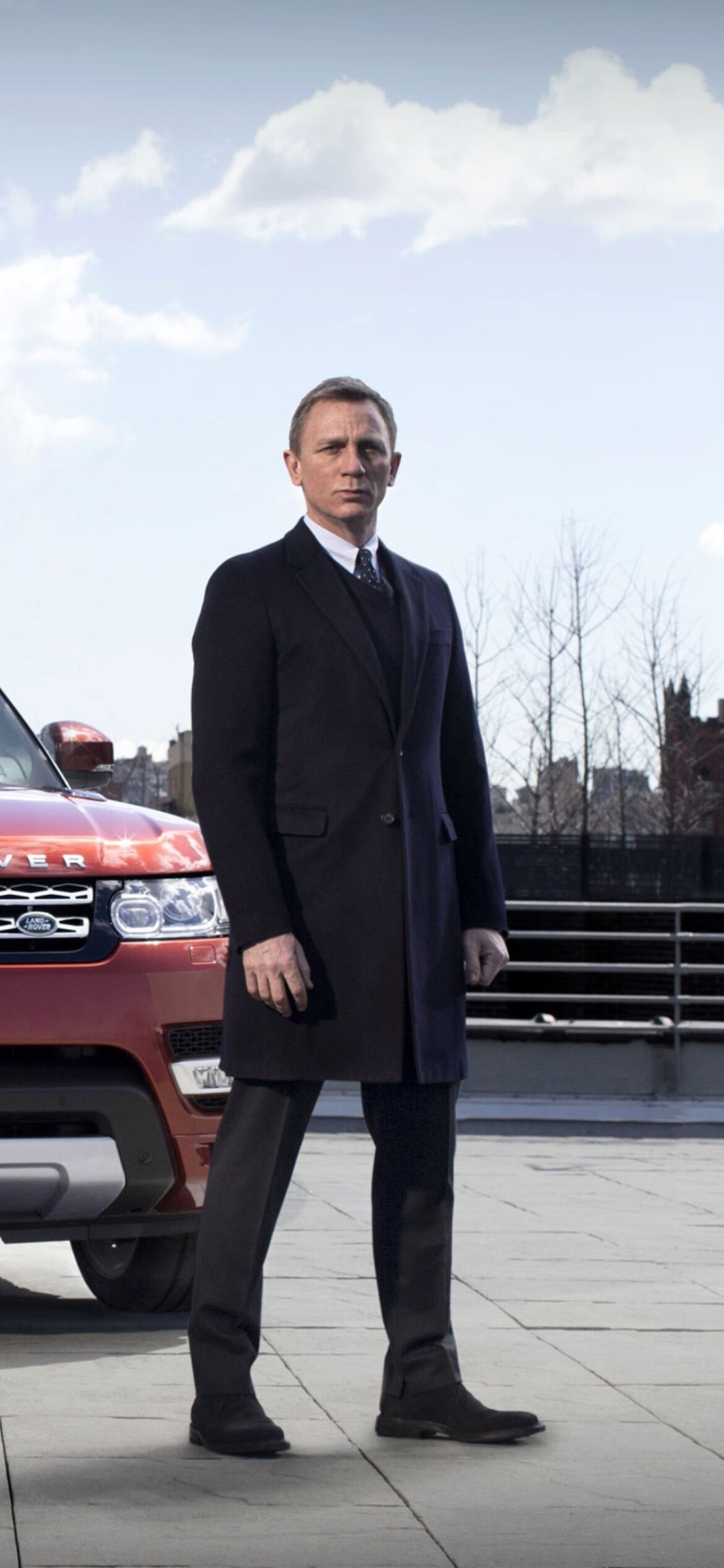 James Bond: Seven actors in total have portrayed 007 in film, Daniel Craig. 1170x2540 HD Wallpaper.