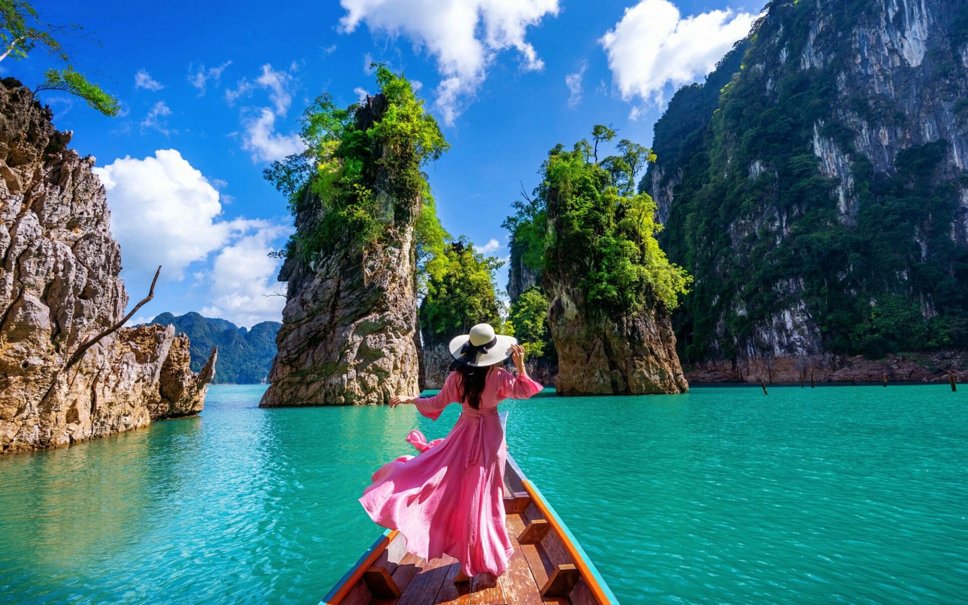 Thailand: A country at the center of the Indochinese peninsula in Southeast Asia. 1920x1200 HD Wallpaper.