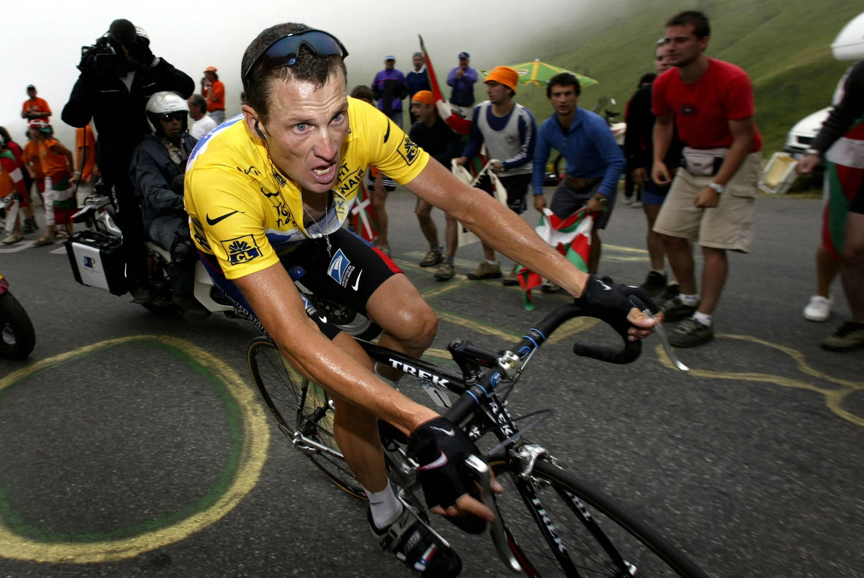 Lance Armstrong, Sporting icon, Cycling legend, Tour de France champion, 2900x1940 HD Desktop