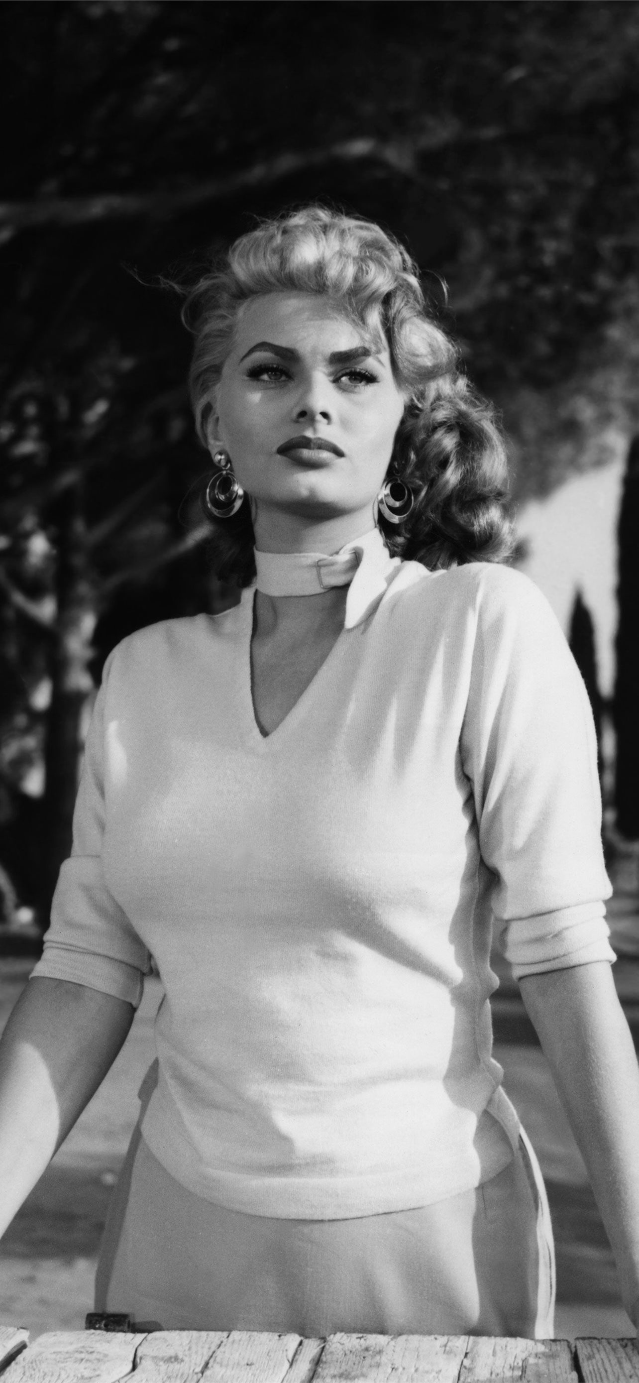 Sophia Loren movies, Best iPhone wallpapers, High definition, Stunning backgrounds, 1290x2780 HD Phone
