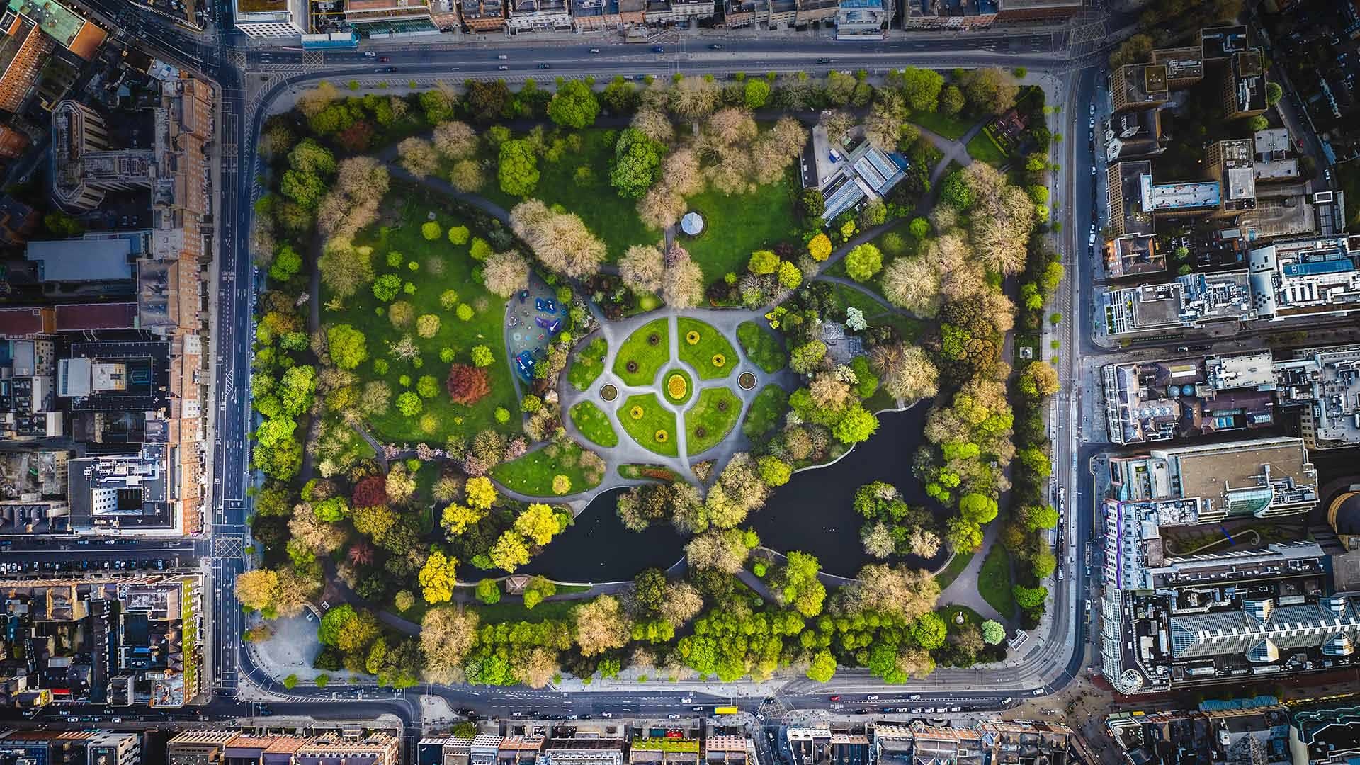 Dublin: St. Stephen's Green, A garden square and public park located in the city center. 1920x1080 Full HD Background.