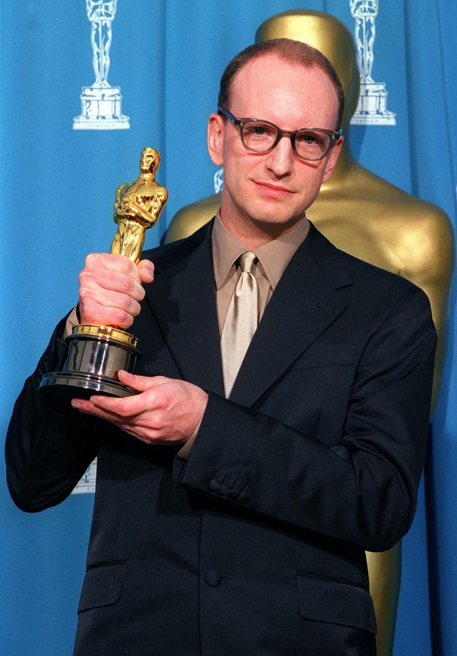 Steven Soderbergh, Best Director winner, Academy Award triumph, Cinematic excellence, 1530x2200 HD Phone
