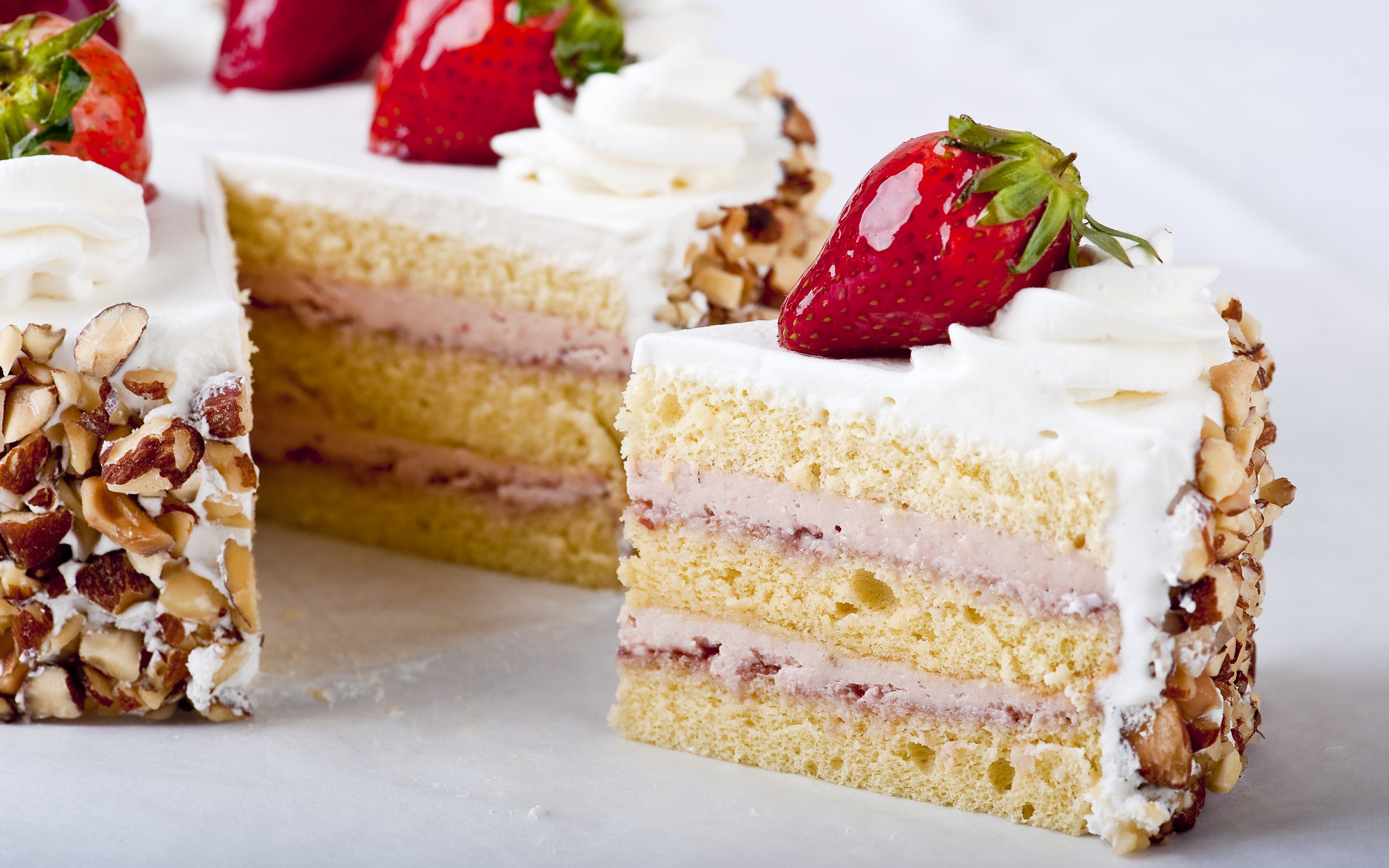 Cake: Made with cream cheese, eggs, and a cookie or graham cracker crust. 2880x1800 HD Wallpaper.