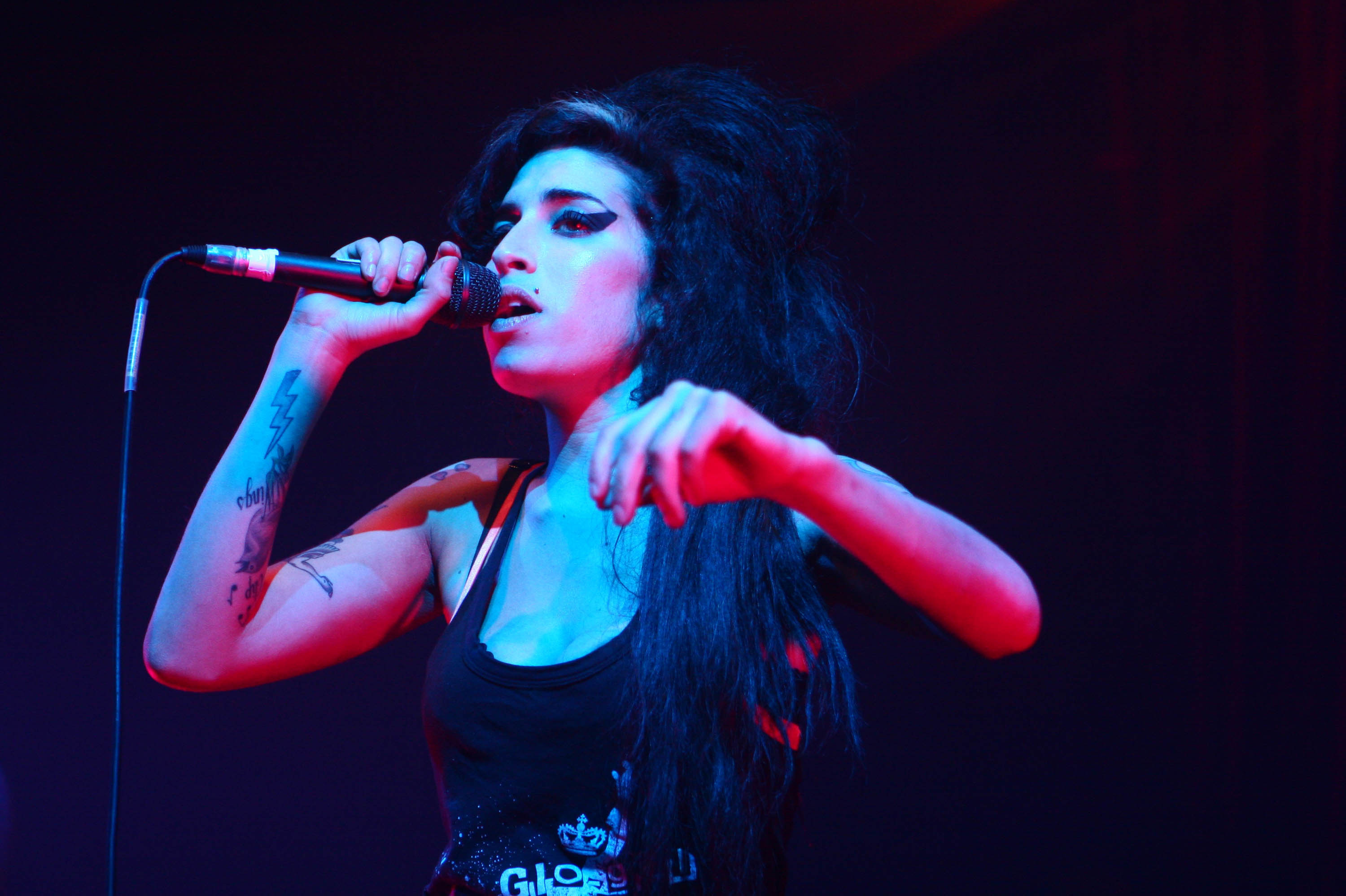 Amy Winehouse, Cause of death, Intriguing background, 23 July 2011, 3000x2000 HD Desktop