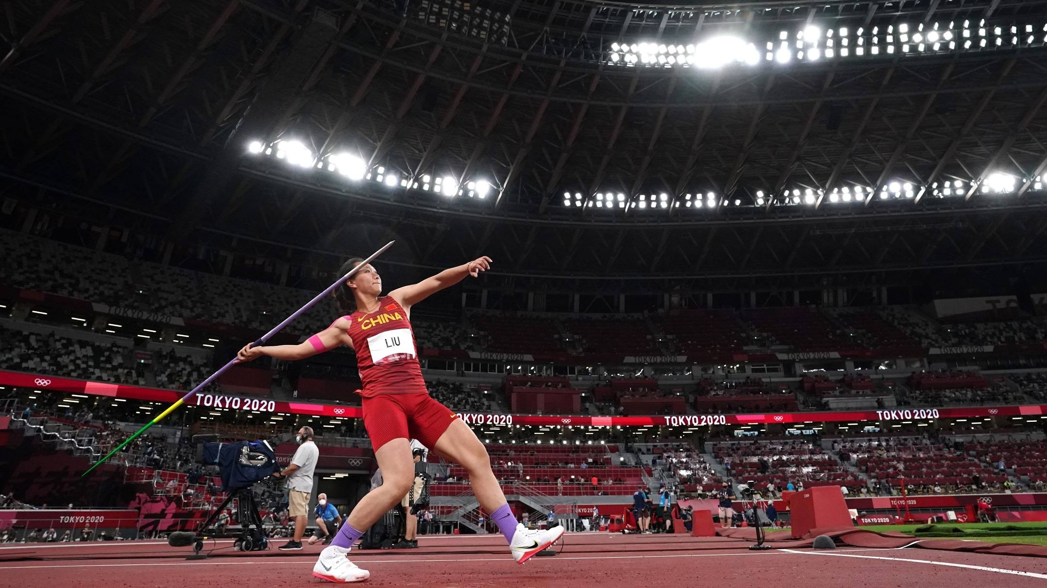Liu Shiying, Olympic gold, Javelin throw, Impressive first attempt, 2160x1220 HD Desktop
