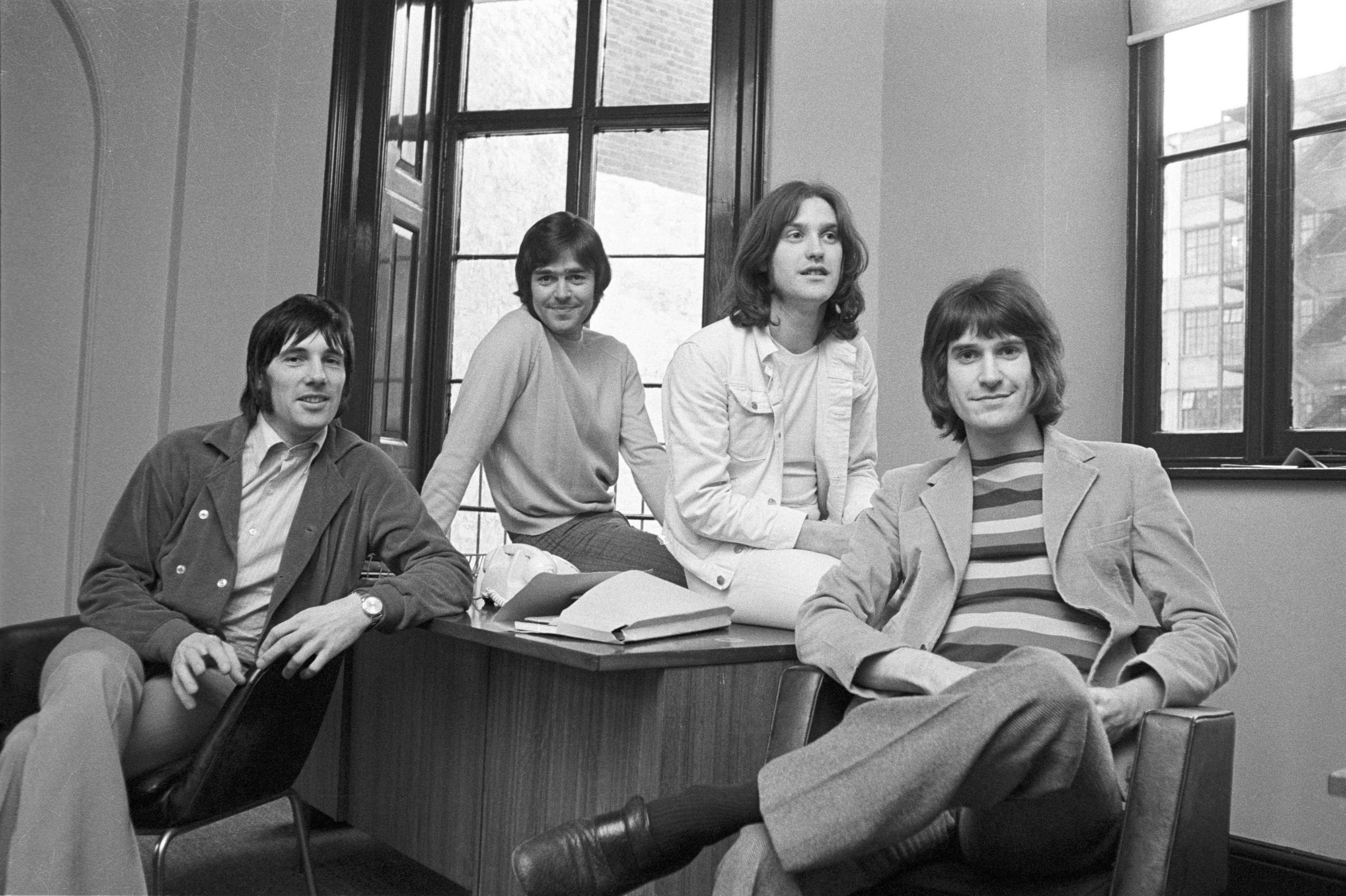 The Kinks, MBC, Legendary rock band, Music nostalgia, 2560x1710 HD Desktop