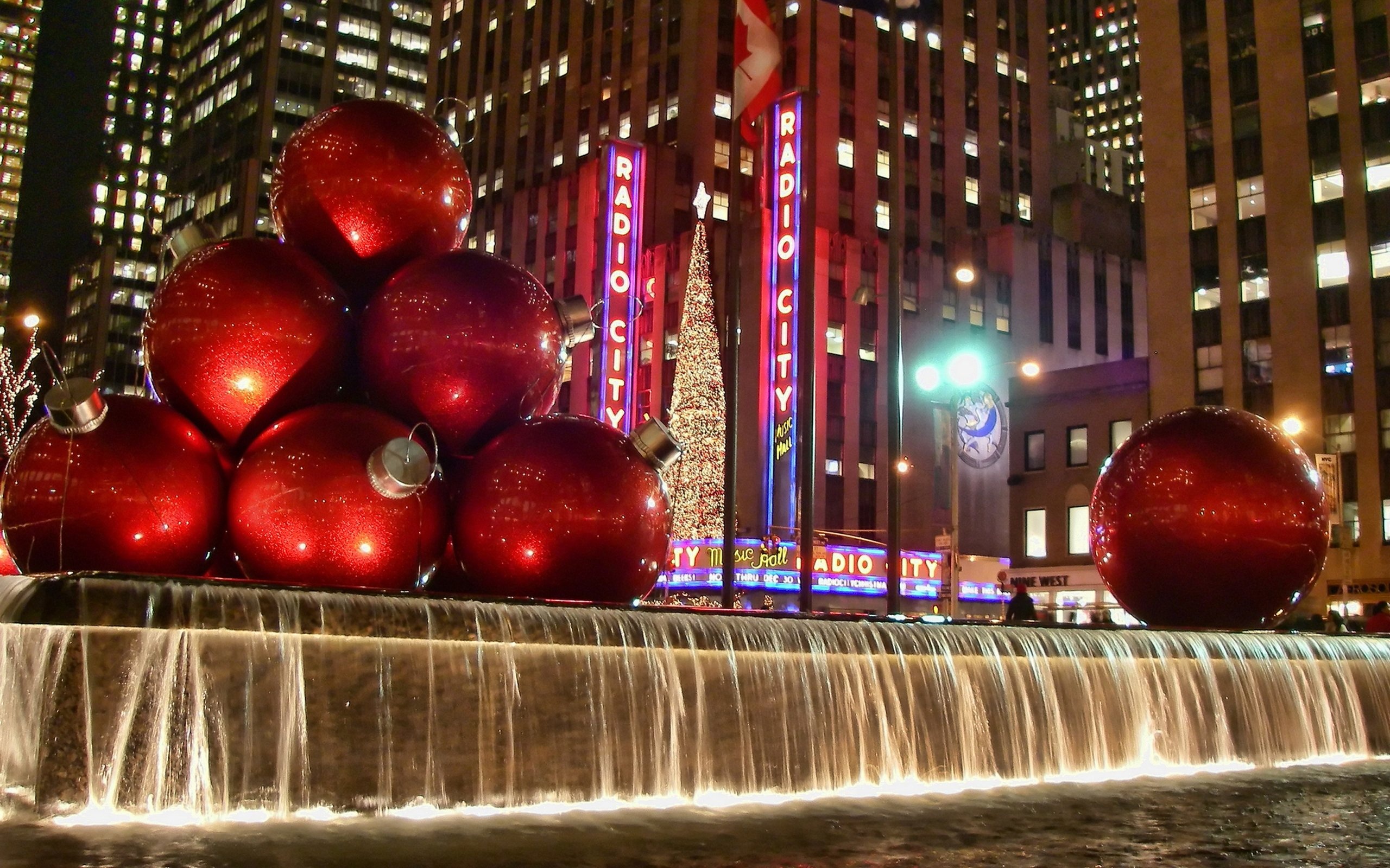 New York Christmas: Sparkling city during the holiday season, A recognizable city landmark. 2560x1600 HD Background.