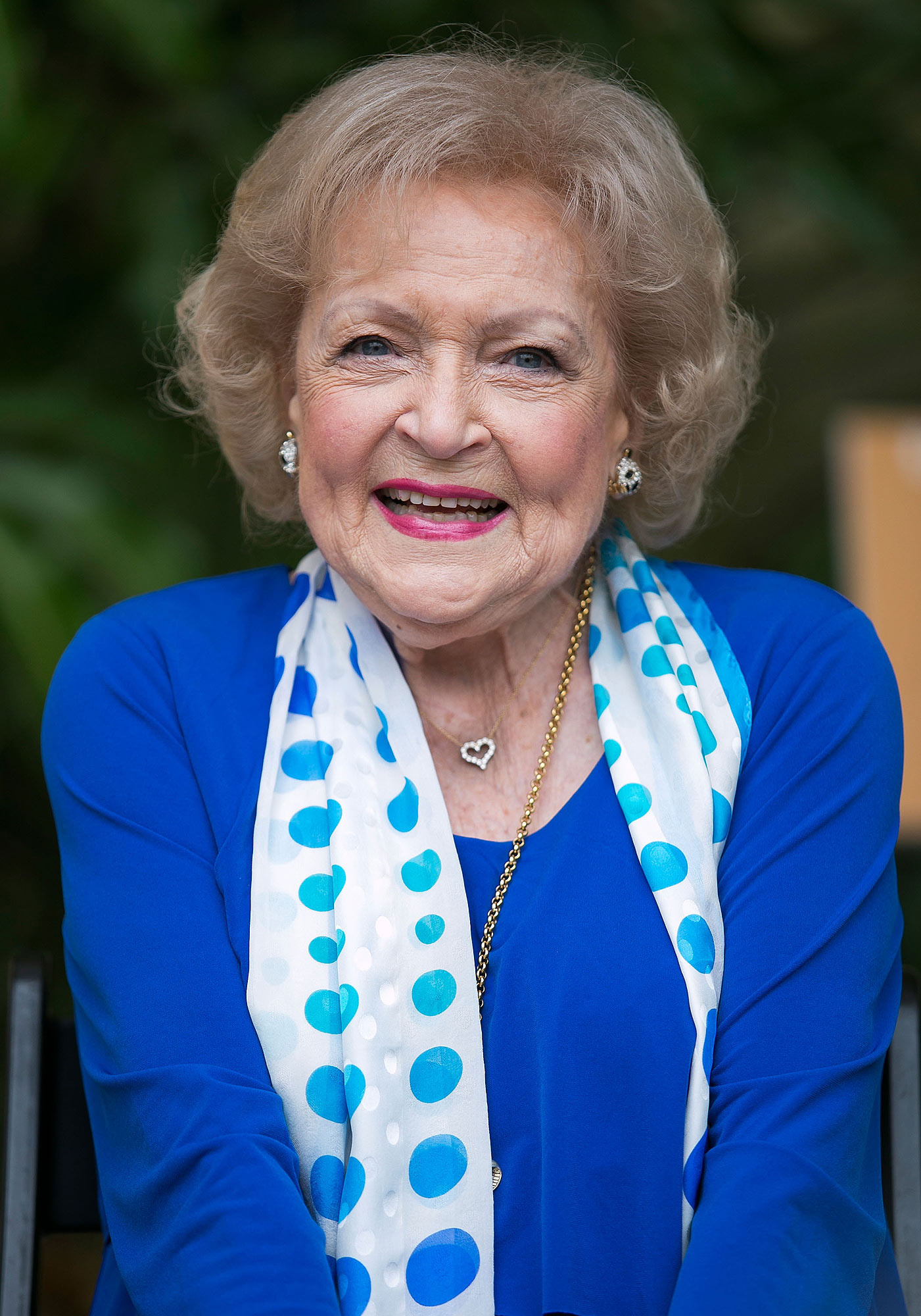 Betty White, Movies, Open to dating, 94 years old, 1410x2000 HD Phone