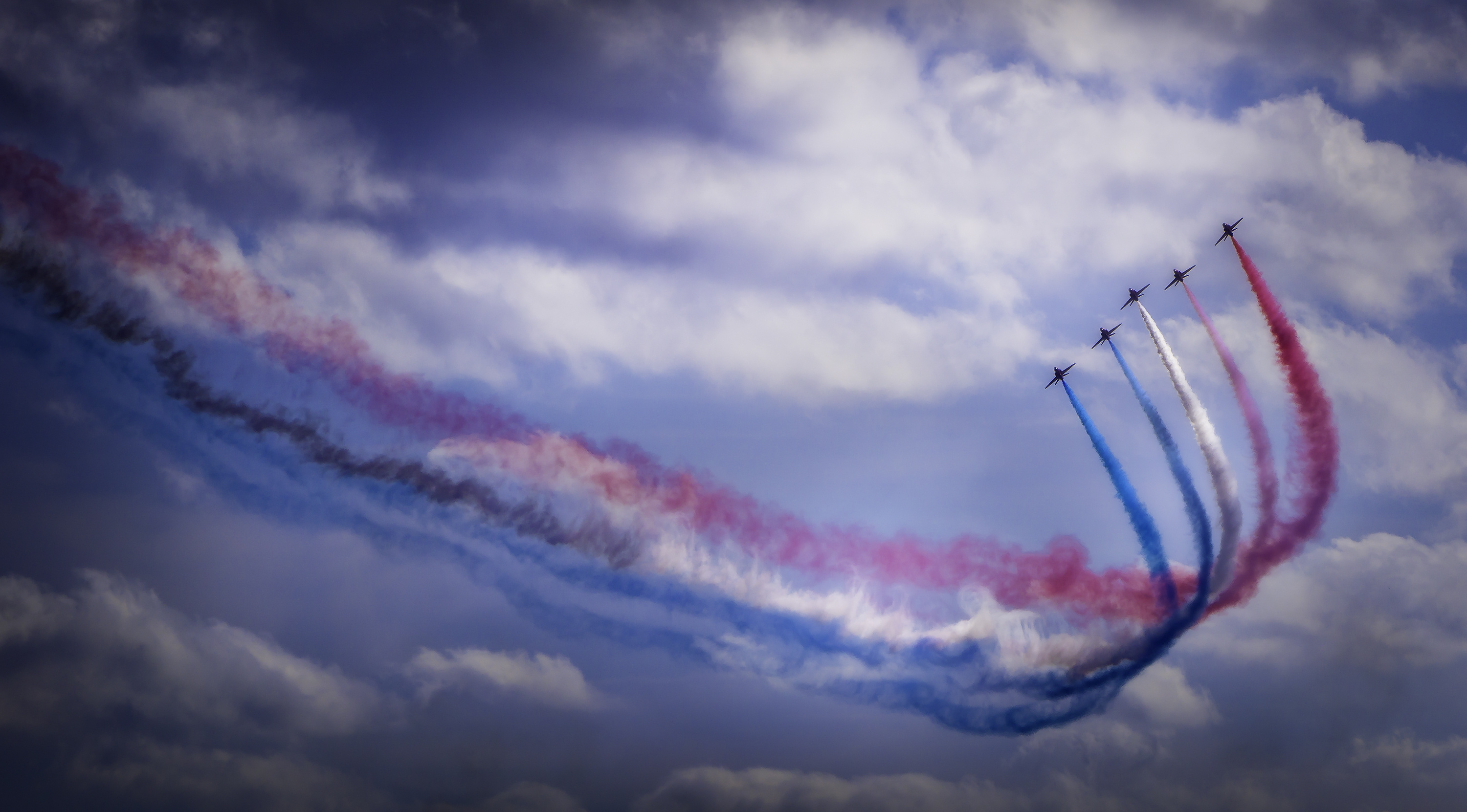 Aerobatics: Drawing the flag of the Netherlands in the air, Airplanes performance. 3000x1670 HD Wallpaper.