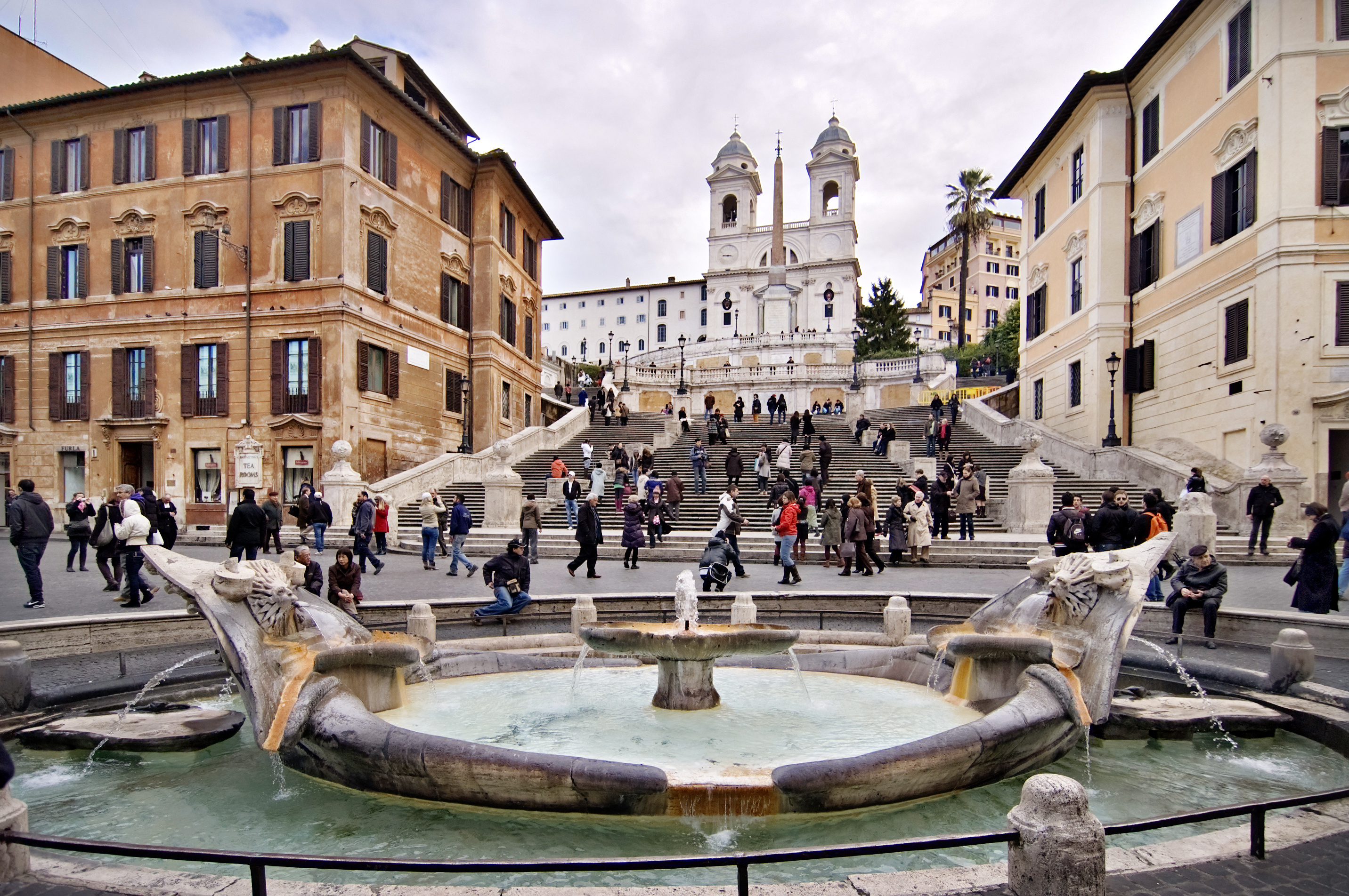 Restaurierter Barcaccia-Brunnen auf der Piazza di Spagna, 2870x1910 HD Desktop