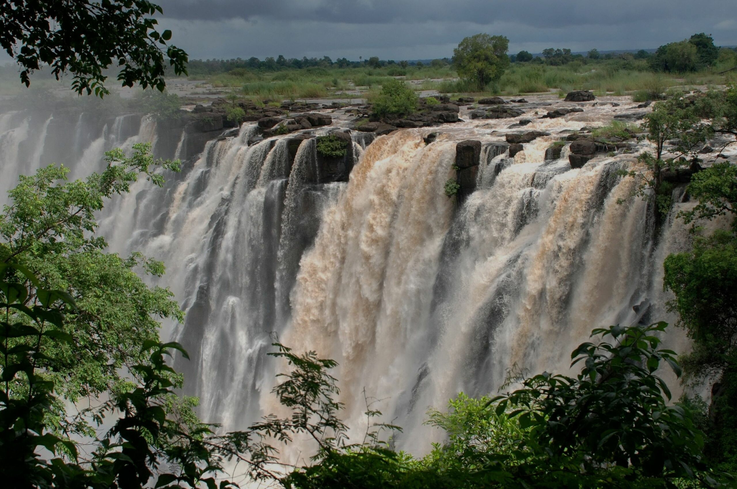 Victoria Falls: The world's greatest sheet of falling water, Zambezi River. 2560x1700 HD Background.