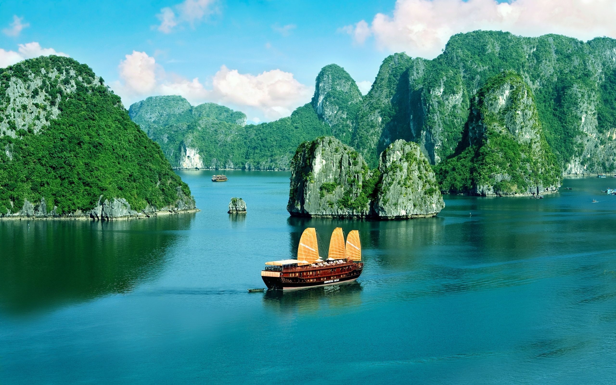Halong Bay, Tranquil beauty, Pristine waters, Majestic limestone, 2560x1600 HD Desktop