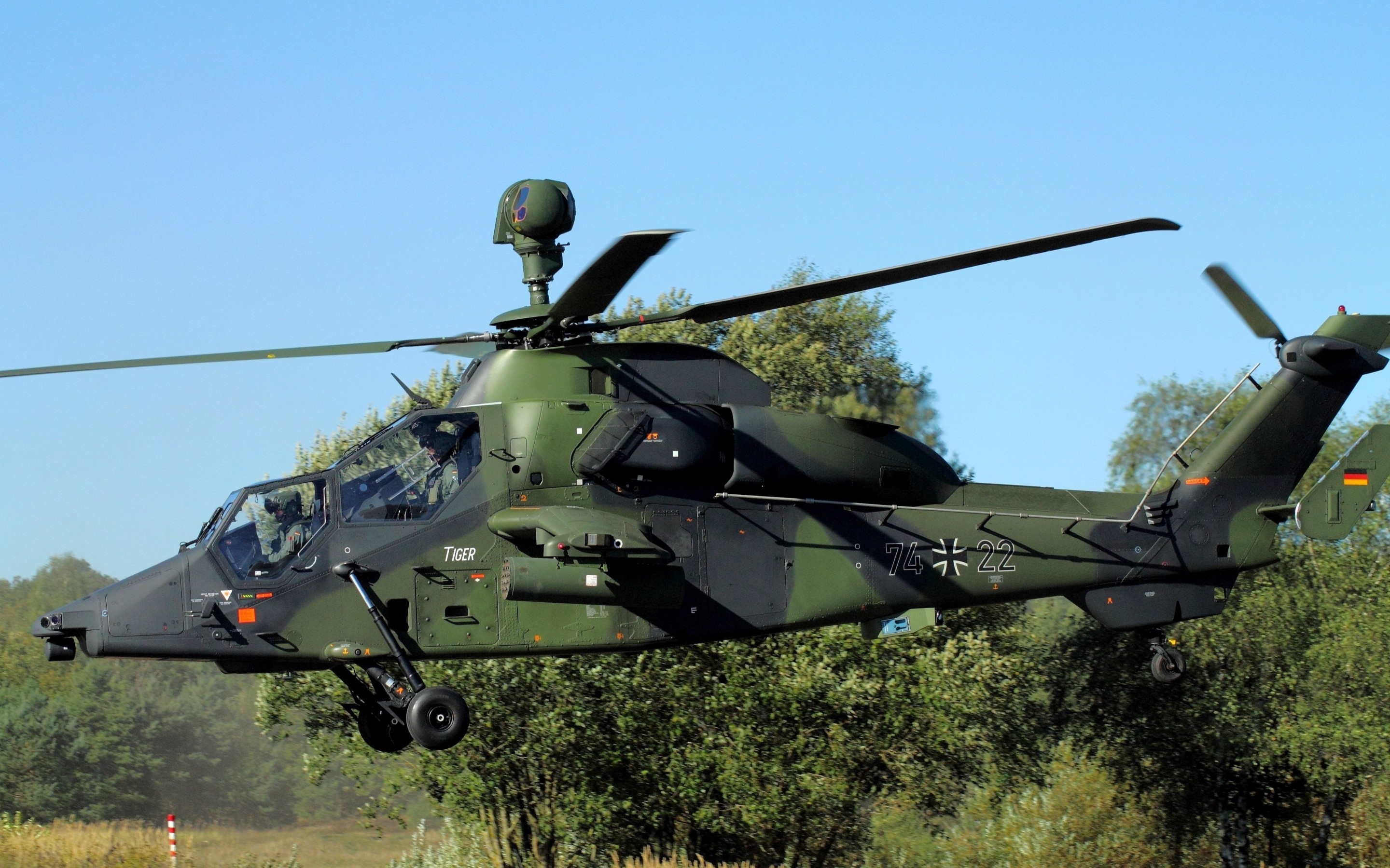 Wallpaper of the Eurocopter Tiger, perfect for car enthusiasts, 2880x1800 HD Desktop