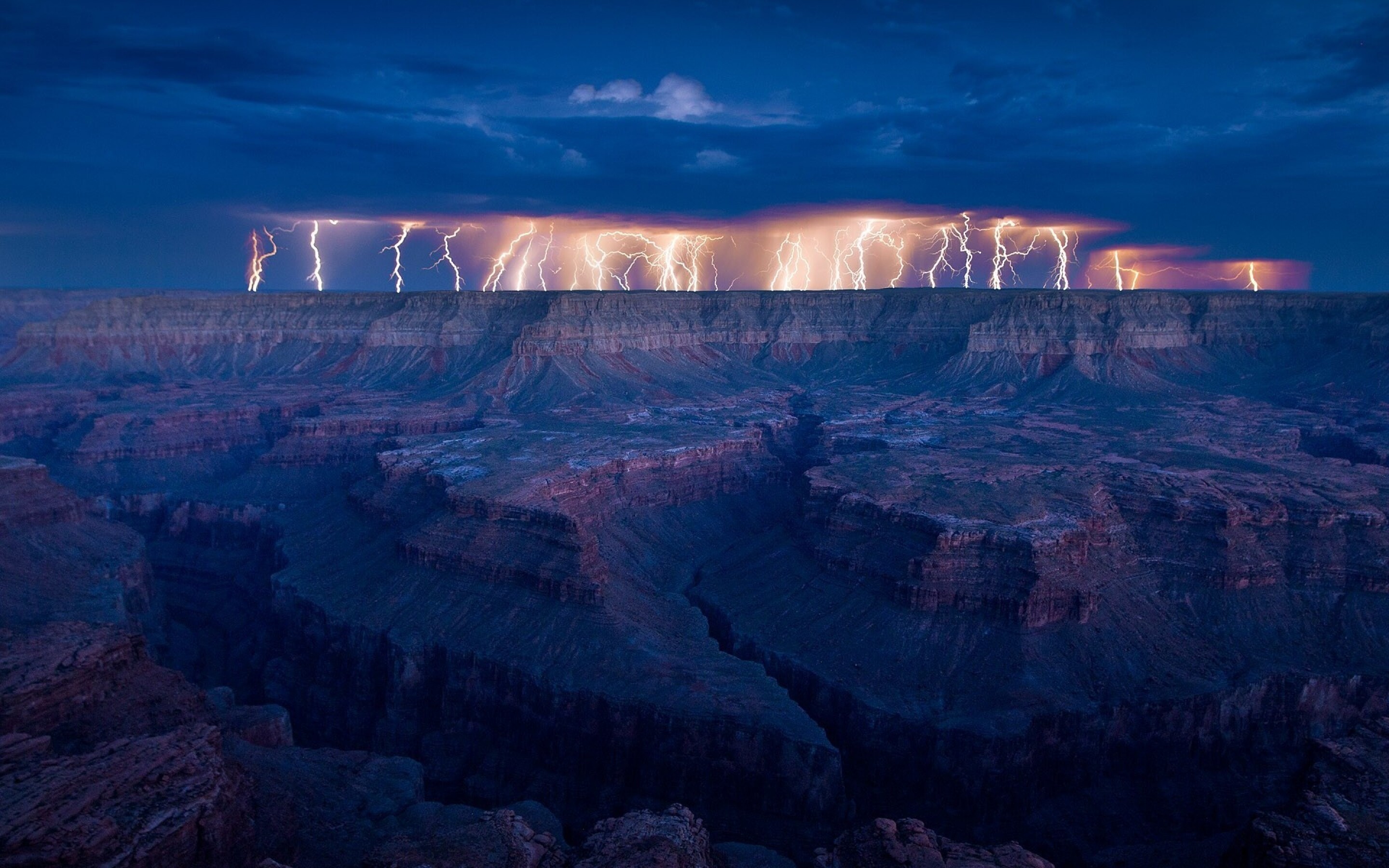 Grand Canyon: One of the great tourist attractions, Northern Arizona. 2880x1800 HD Wallpaper.