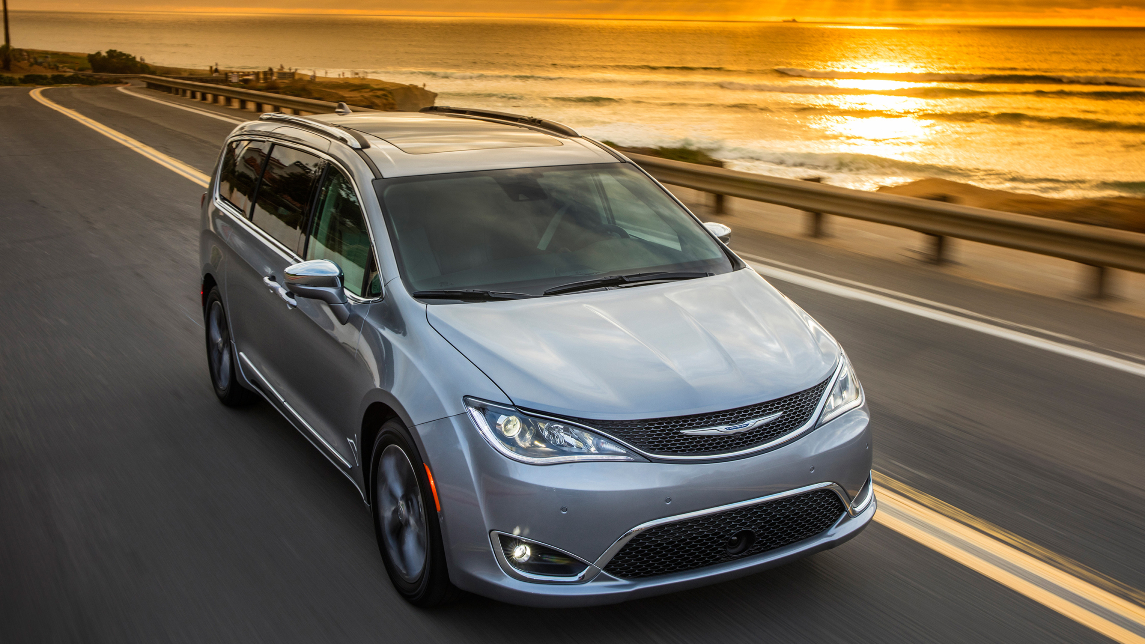 Chrysler Pacifica, Family-friendly luxury, Versatile and spacious, Innovation on wheels, 3840x2160 4K Desktop