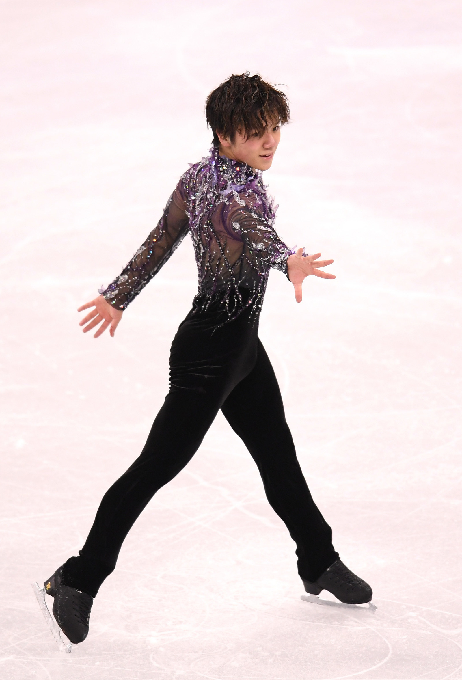 Shoma Uno, Figure skating excellence, Spectacular on ice, 1600x2360 HD Handy