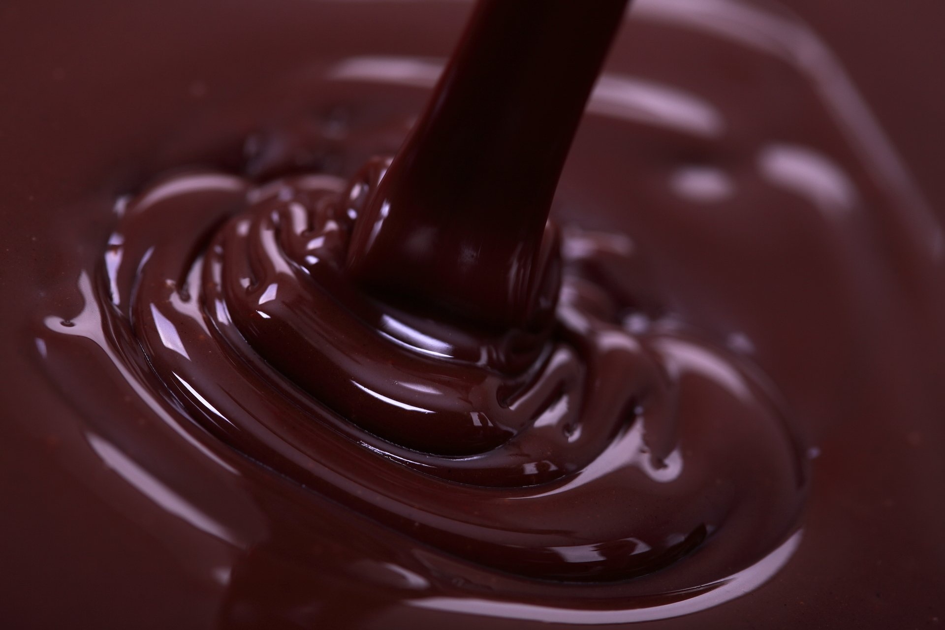 Chocolate: Contains 50-90% cocoa solids, cocoa butter, and sugar. 1920x1280 HD Background.