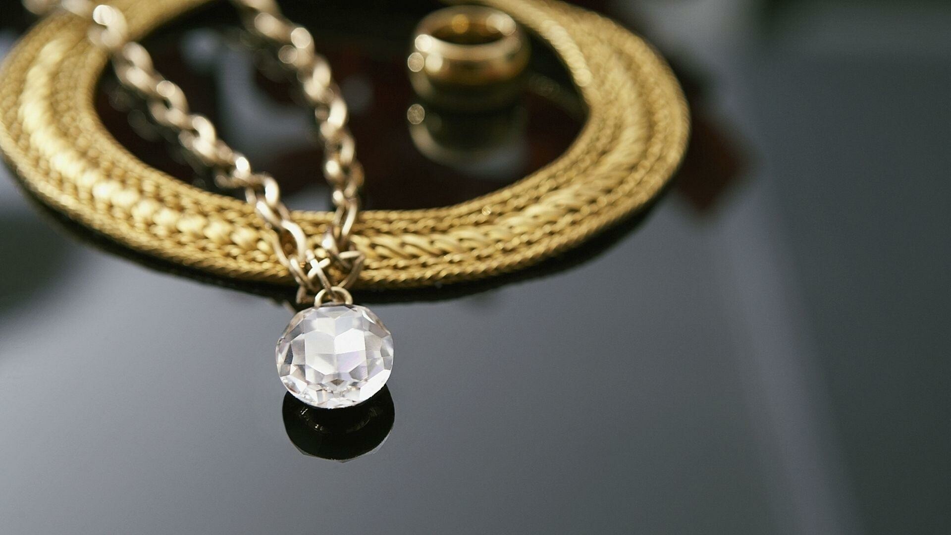 Jewels: Diamond, Pendant, Personal ornament. 1920x1080 Full HD Wallpaper.