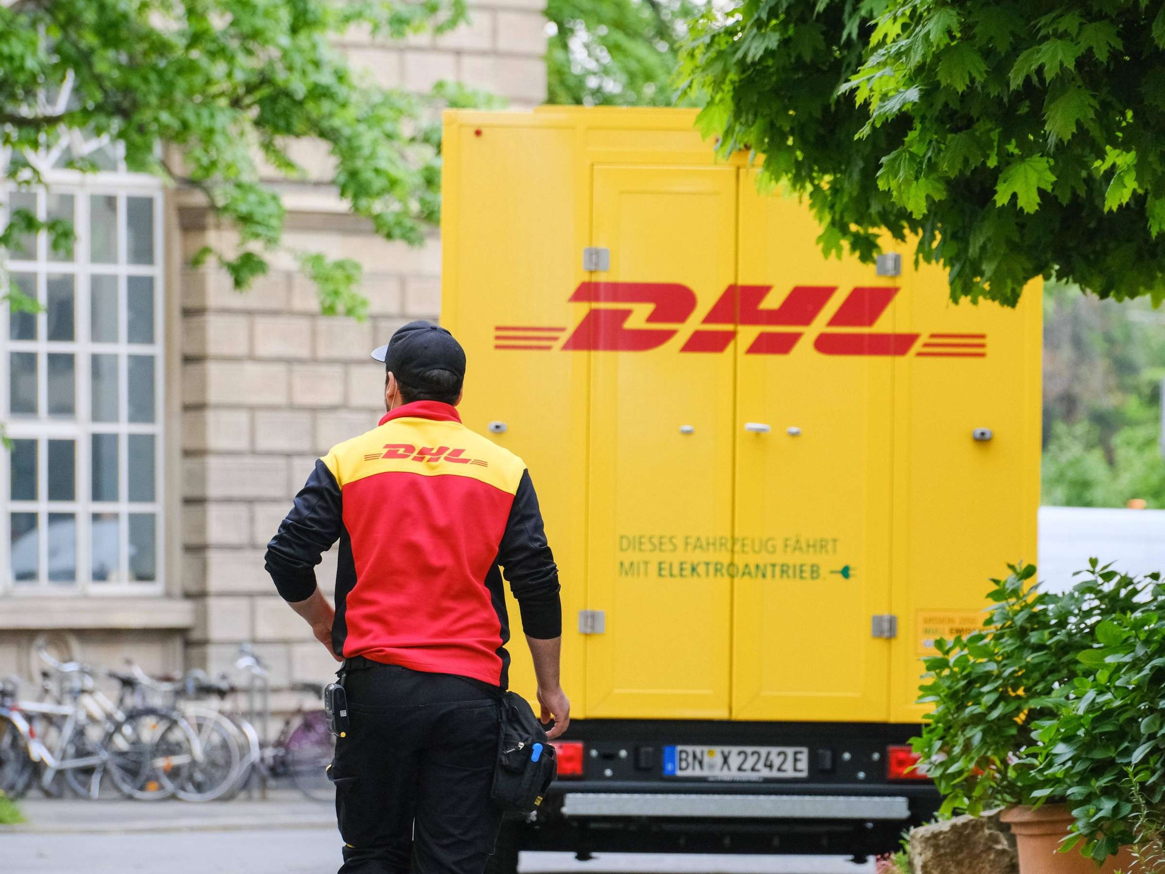 DHL: A German logistics company providing courier mail service. 2400x1800 HD Wallpaper.