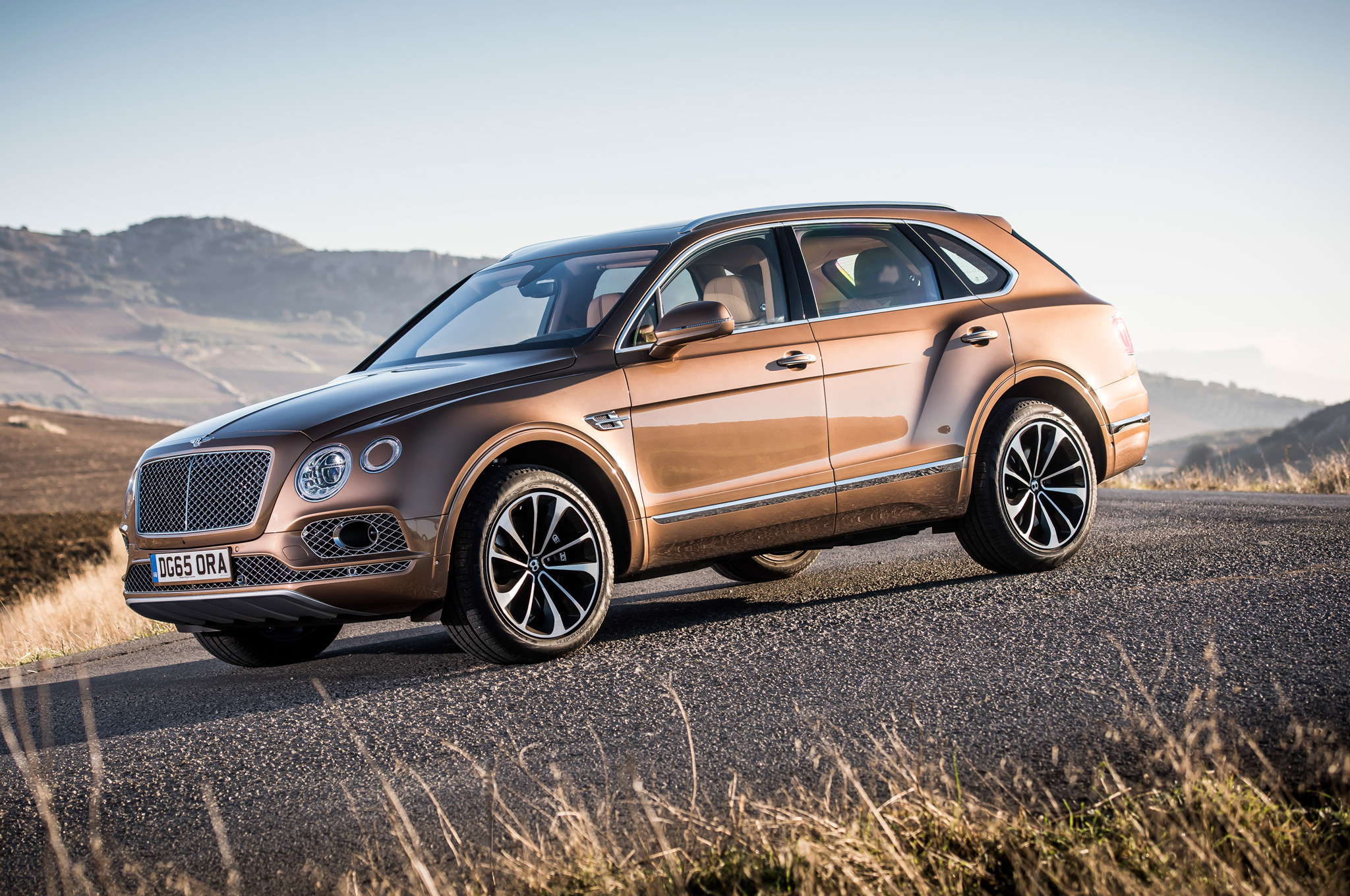 Bentley Bentayga, Audi-inspired design, SUV luxury, Crossover appeal, 2050x1360 HD Desktop