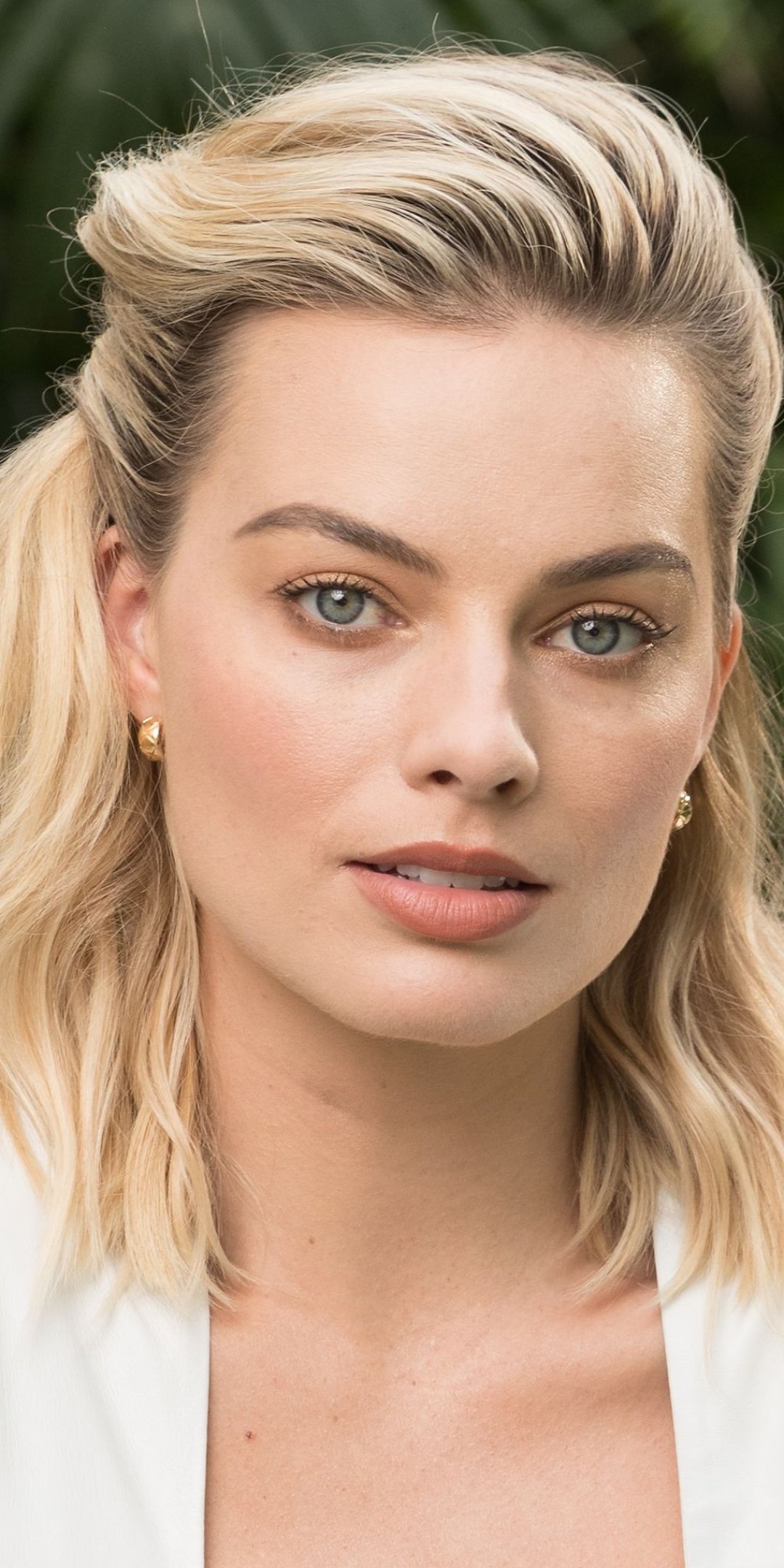 Margot Robbie: Got her first big movie role in 2012, in the romantic comedy film 'About Time'. 1080x2160 HD Wallpaper.