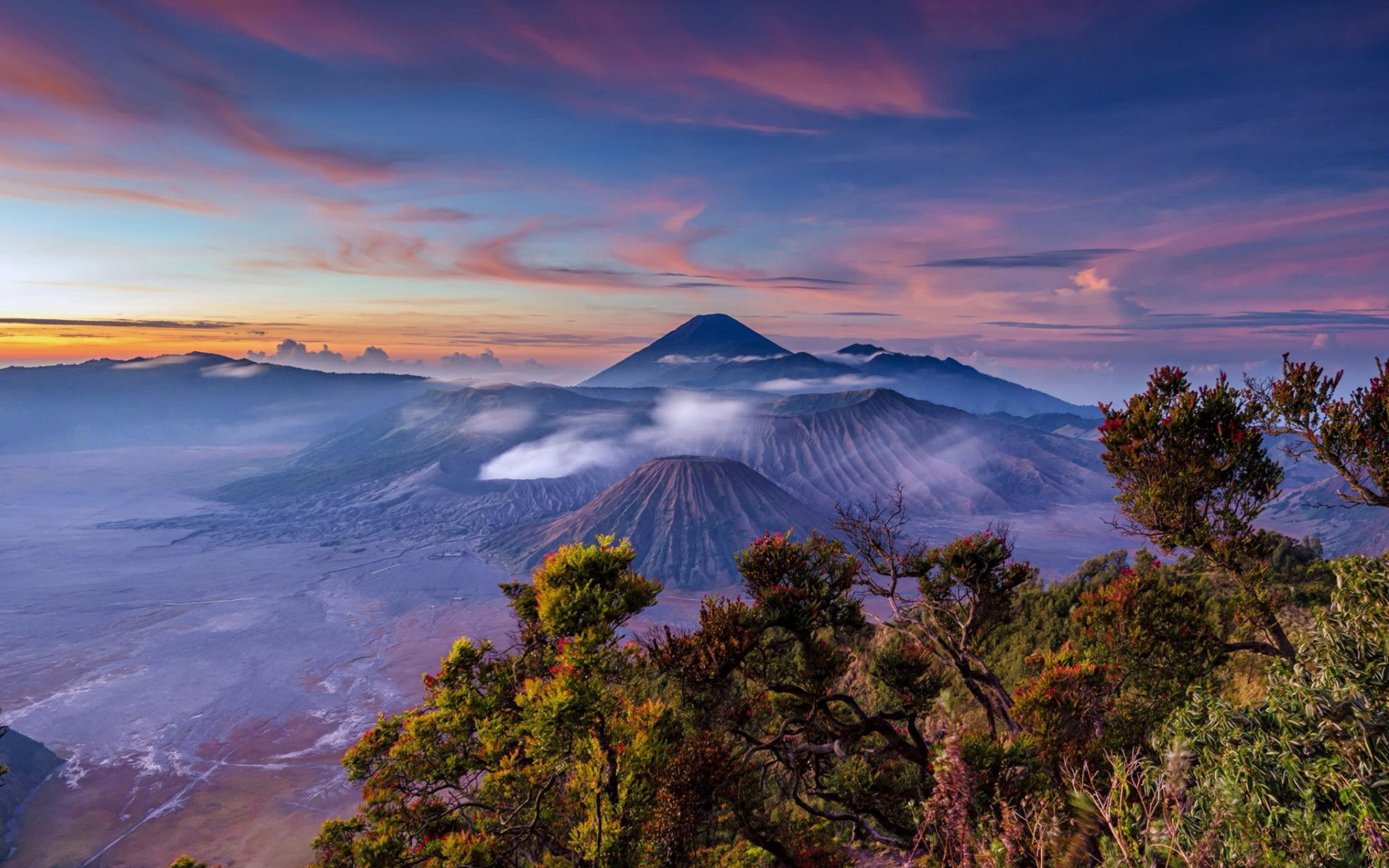 Indonesia Travel, Striking sunrise, Volcanic wonder, Bromo's beauty, 2880x1800 HD Desktop