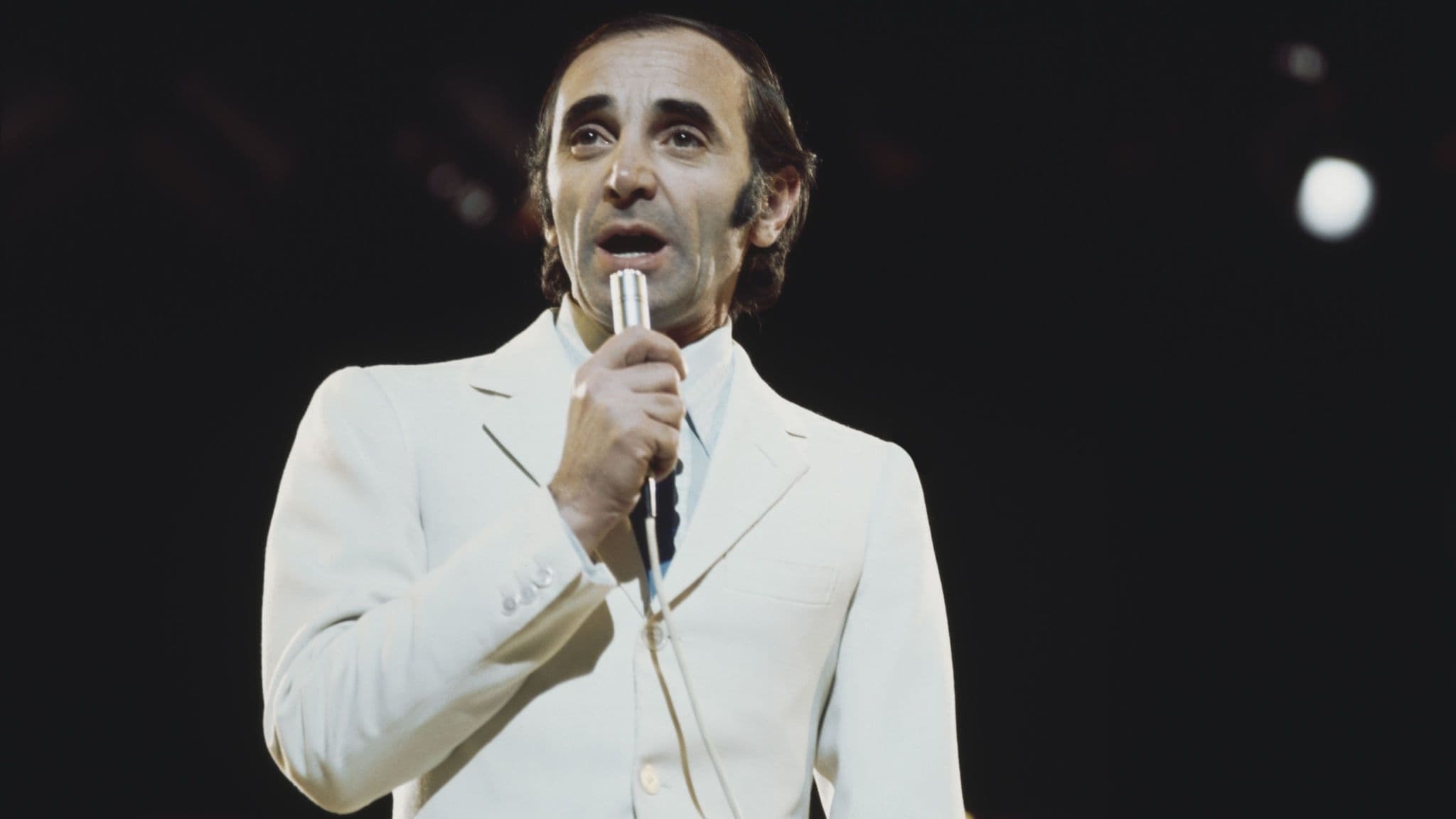 Charles Aznavour, French movie streaming, Lintatilde, 2050x1160 HD Desktop