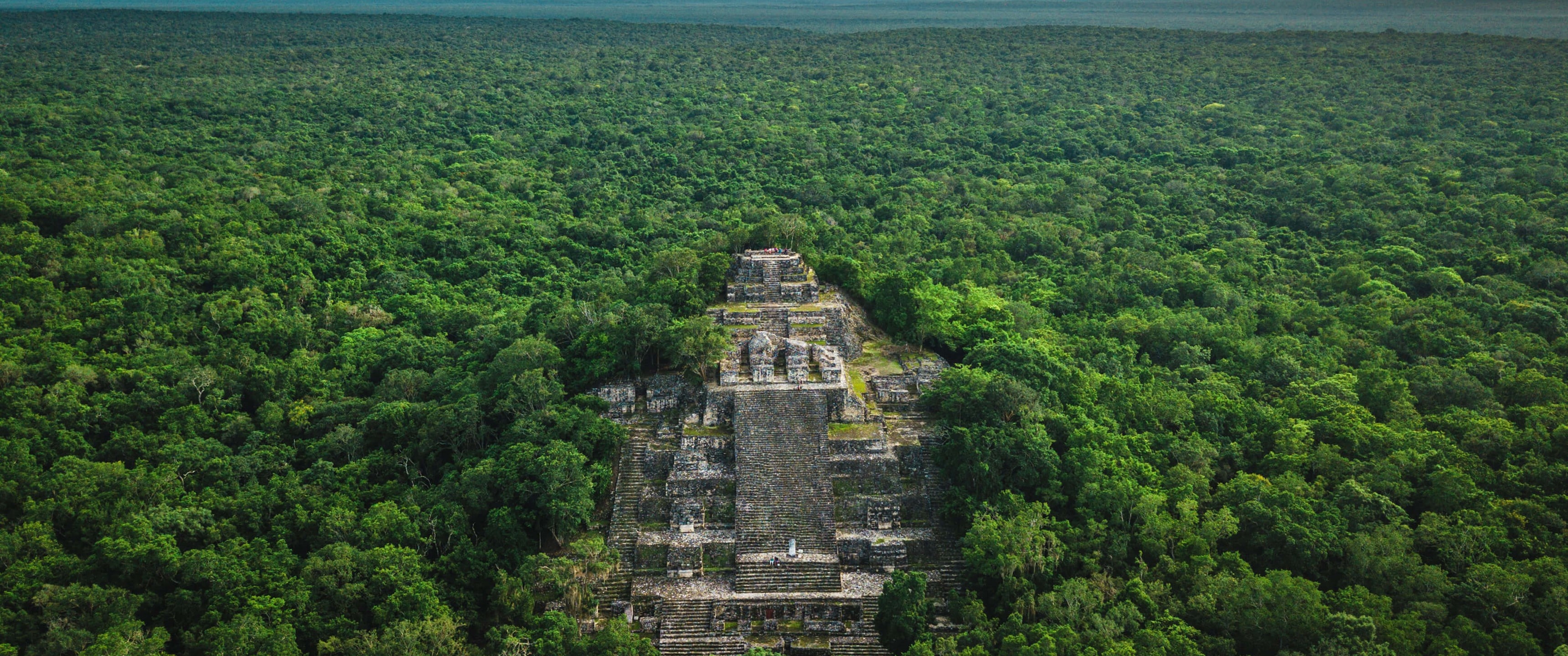 Die Ruinen einer Maya-Supermacht, 3440x1440 Dual Screen Desktop