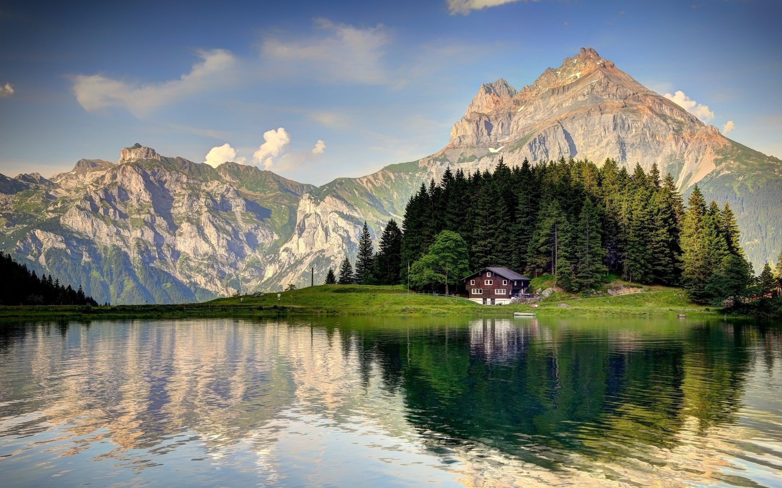 Landscape: A three-story country house at the beach of the mountain lake, Alpine heights. 2560x1600 HD Wallpaper.