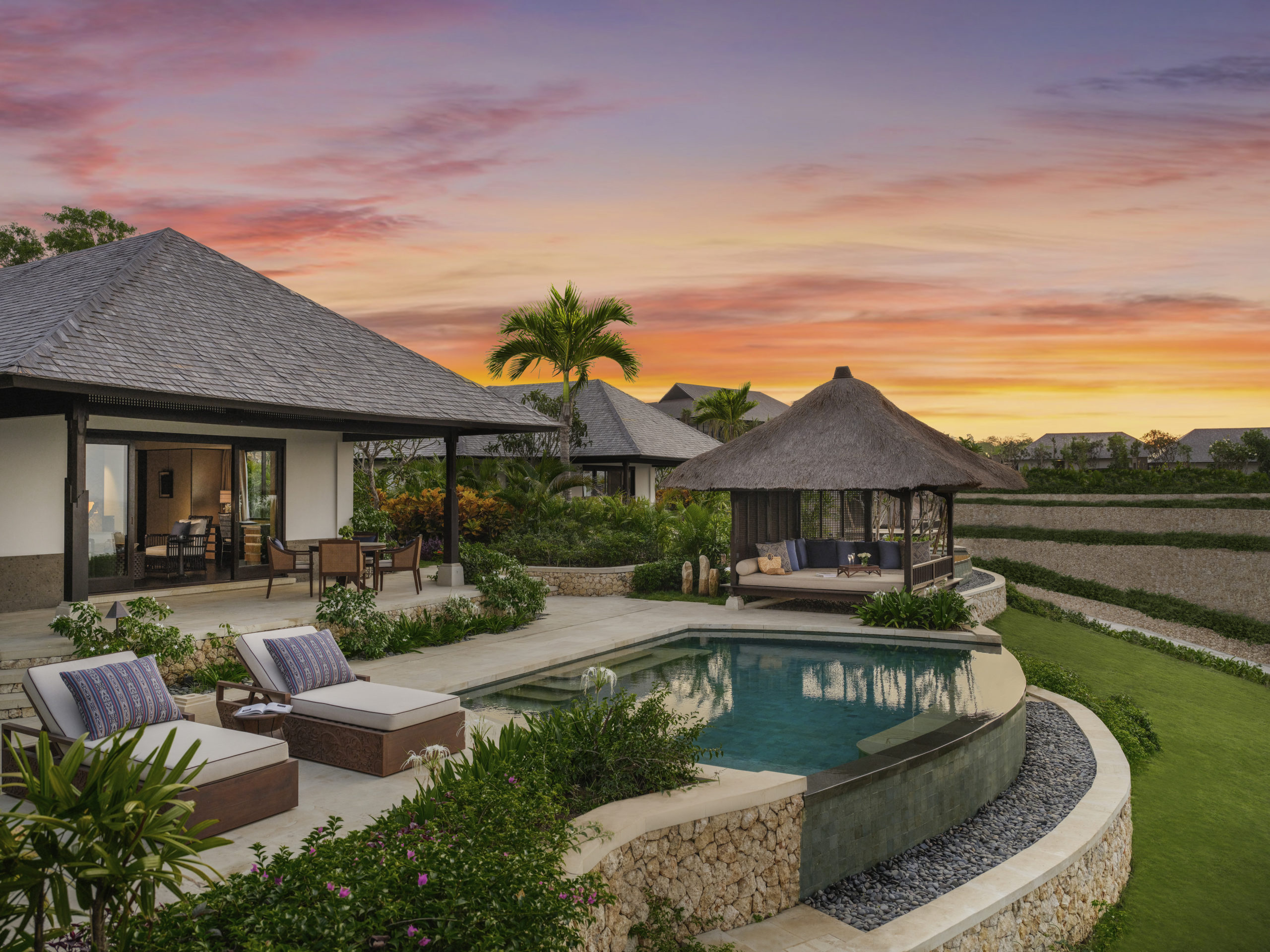 Bali, Exquisite luxury retreat, Wellness sanctuary, Unparalleled tranquility, 2560x1920 HD Desktop