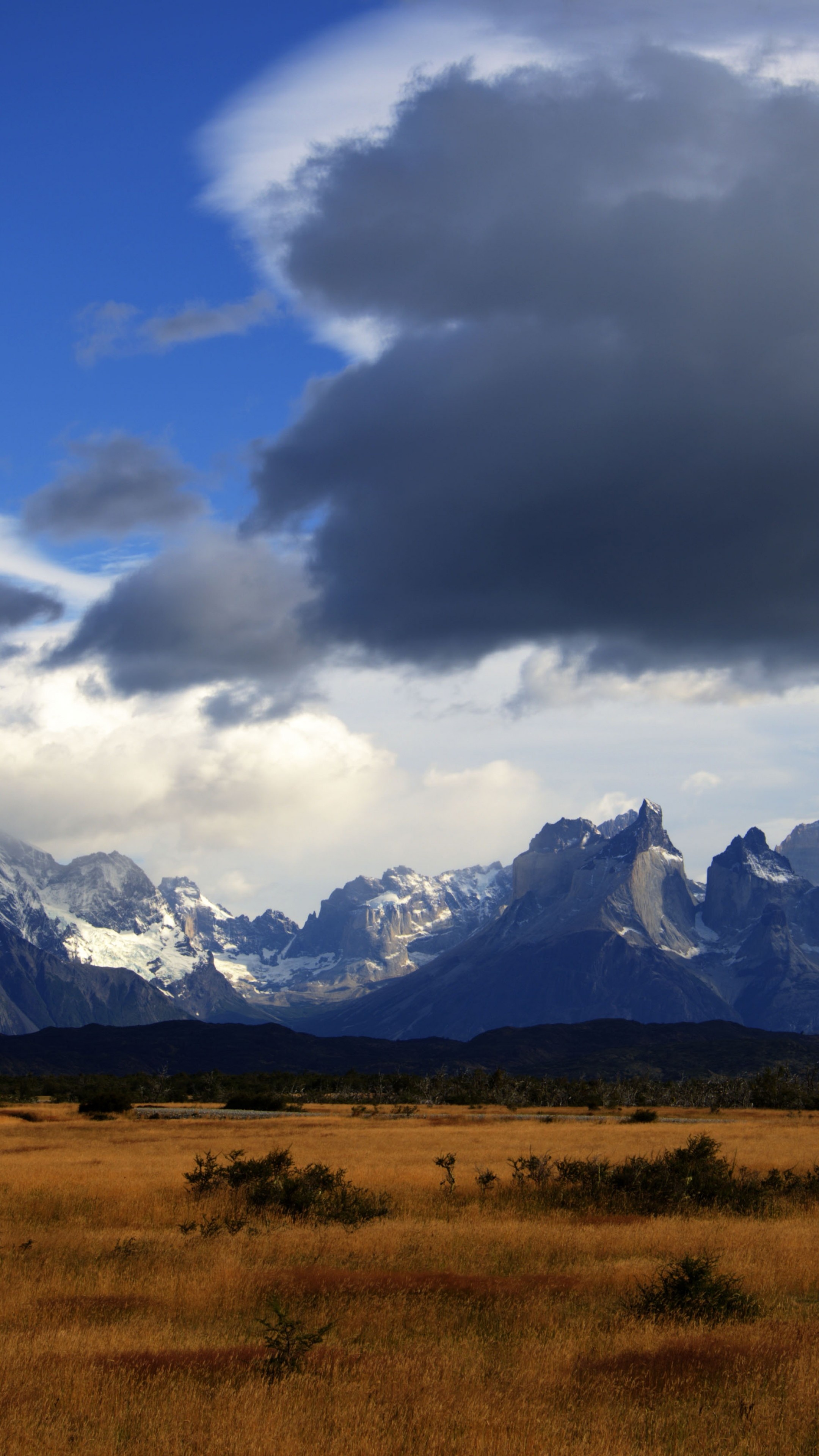 Torres del Paine 5K wallpaper, Chile mountain clouds, 2160x3840 4K Handy