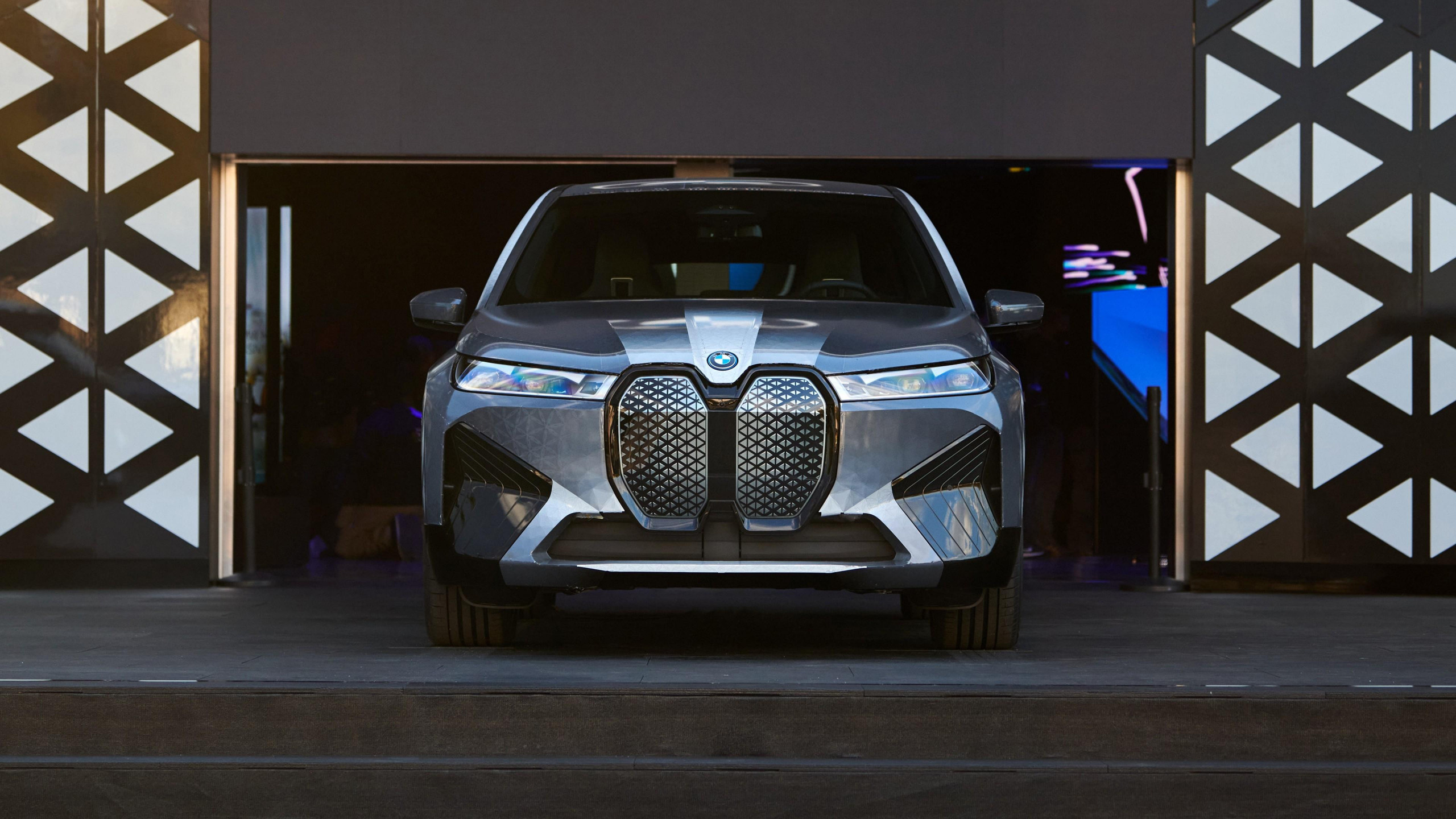 BMW iX Flow, 2022 model, 4k cars wallpaper, Captivating visuals, 2560x1440 HD Desktop