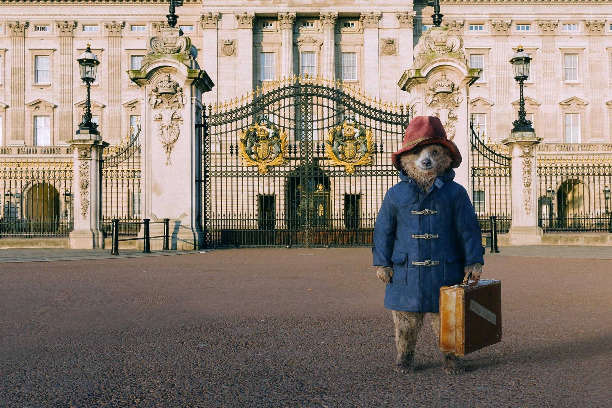 Paddington film, Friendly bear, Heartwarming adventure, London, 2040x1360 HD Desktop