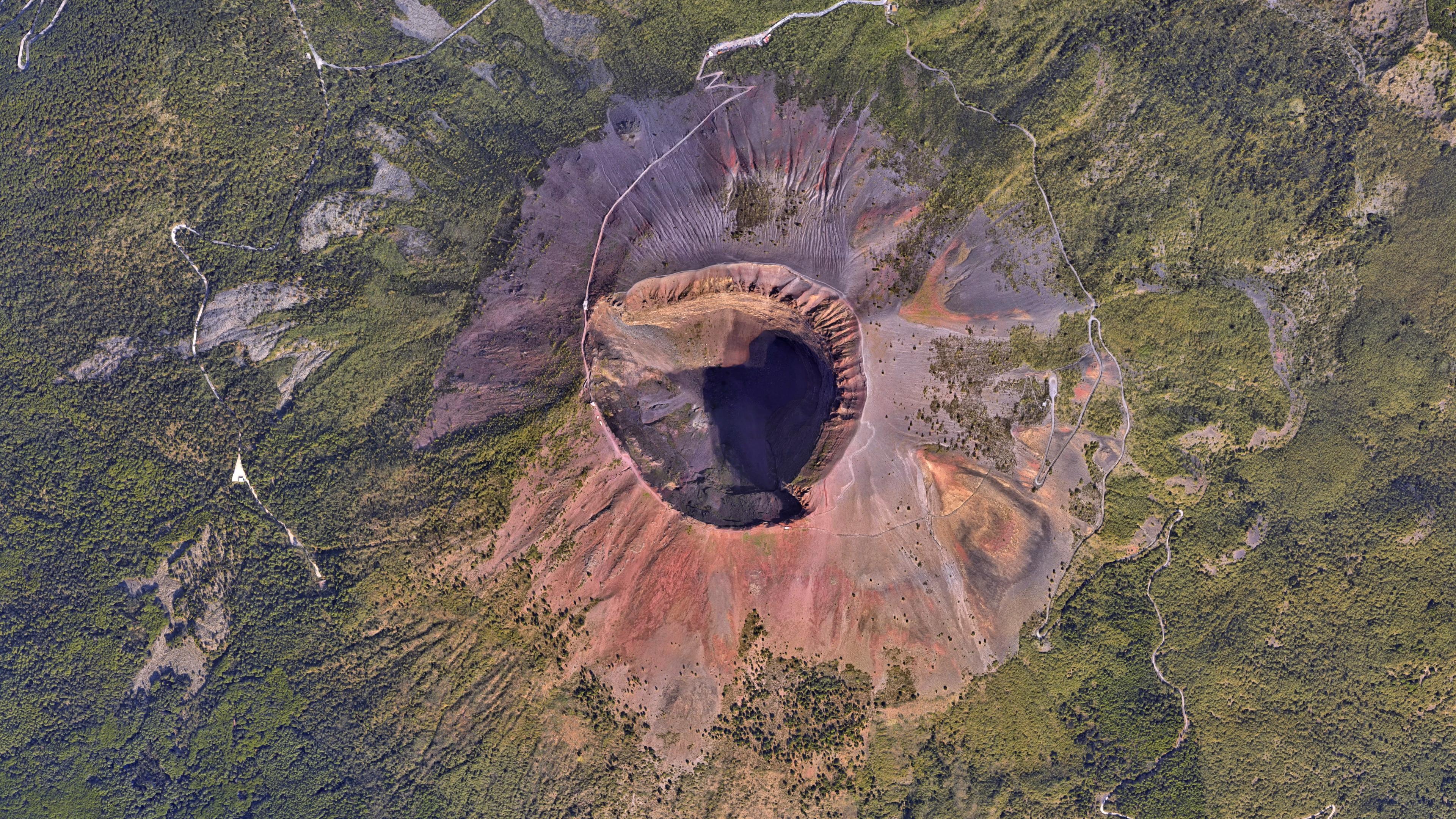 Vesuvio, Low orbit tourist, Italy, 3840x2160 4K Desktop